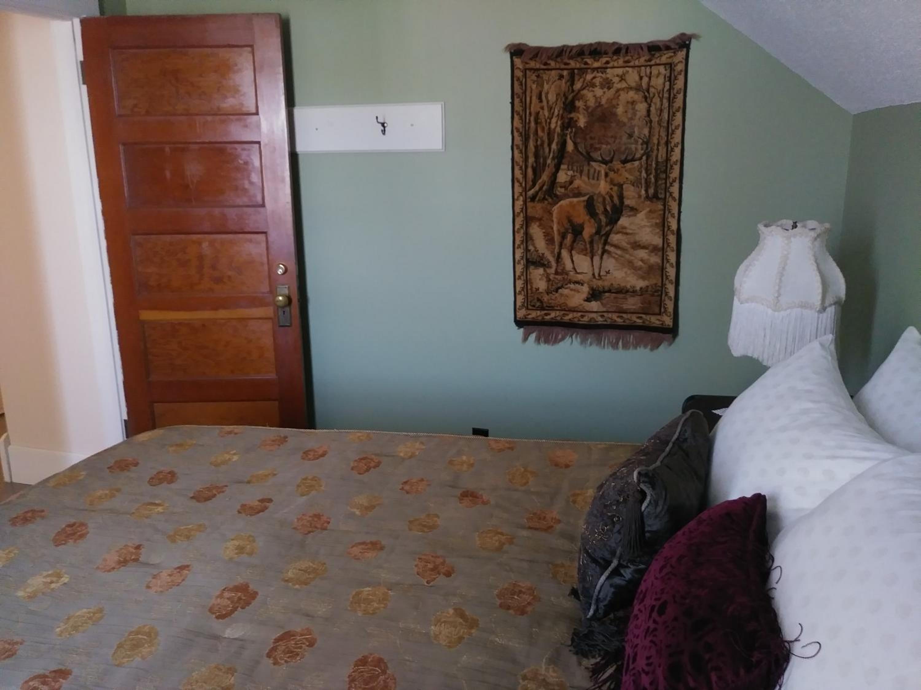 Five-Bedroom House photo 2