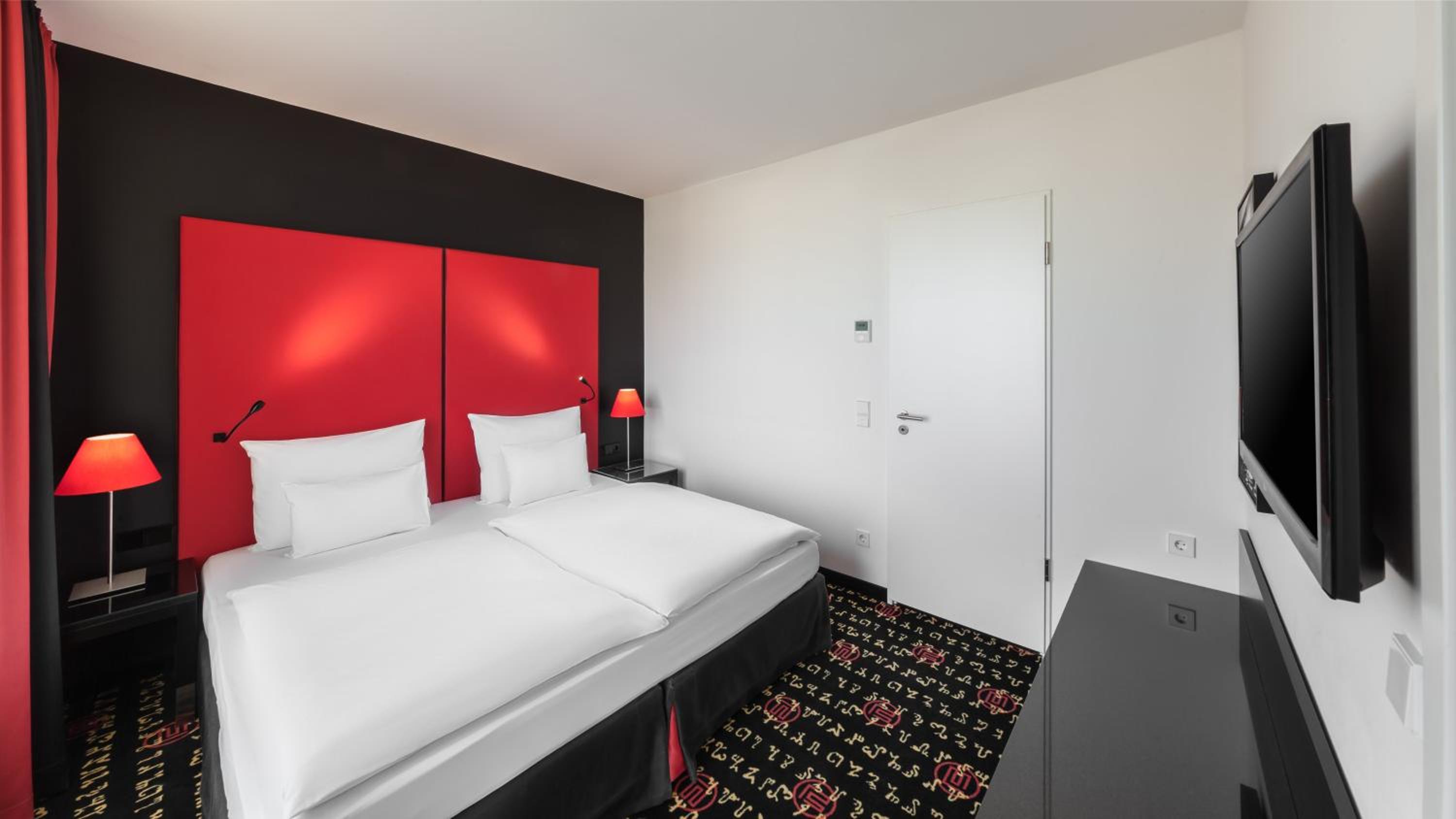 King Suite with Sofa Bed and Garden View - Photo 2
