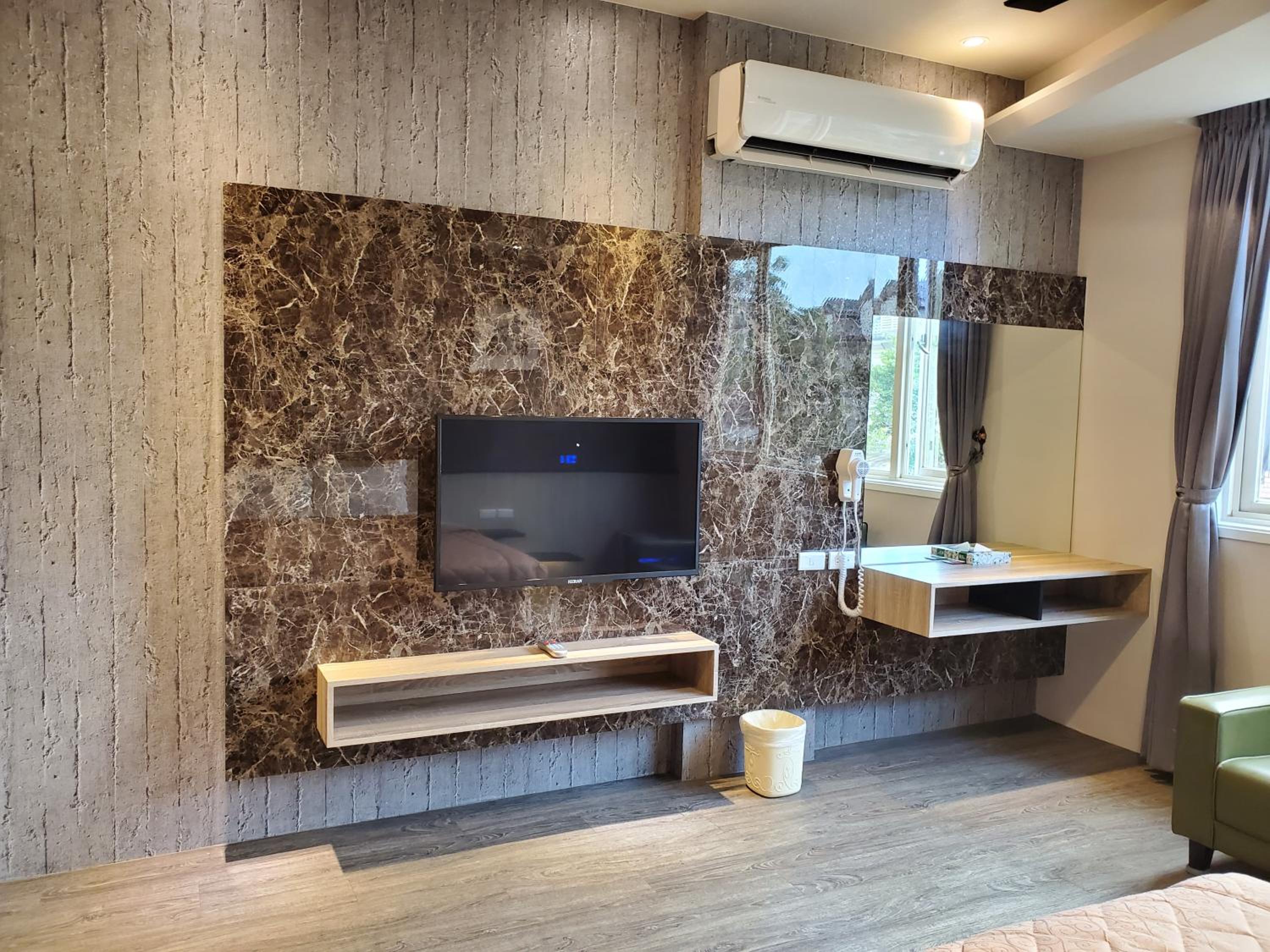Deluxe Double Room with Bath photo 3