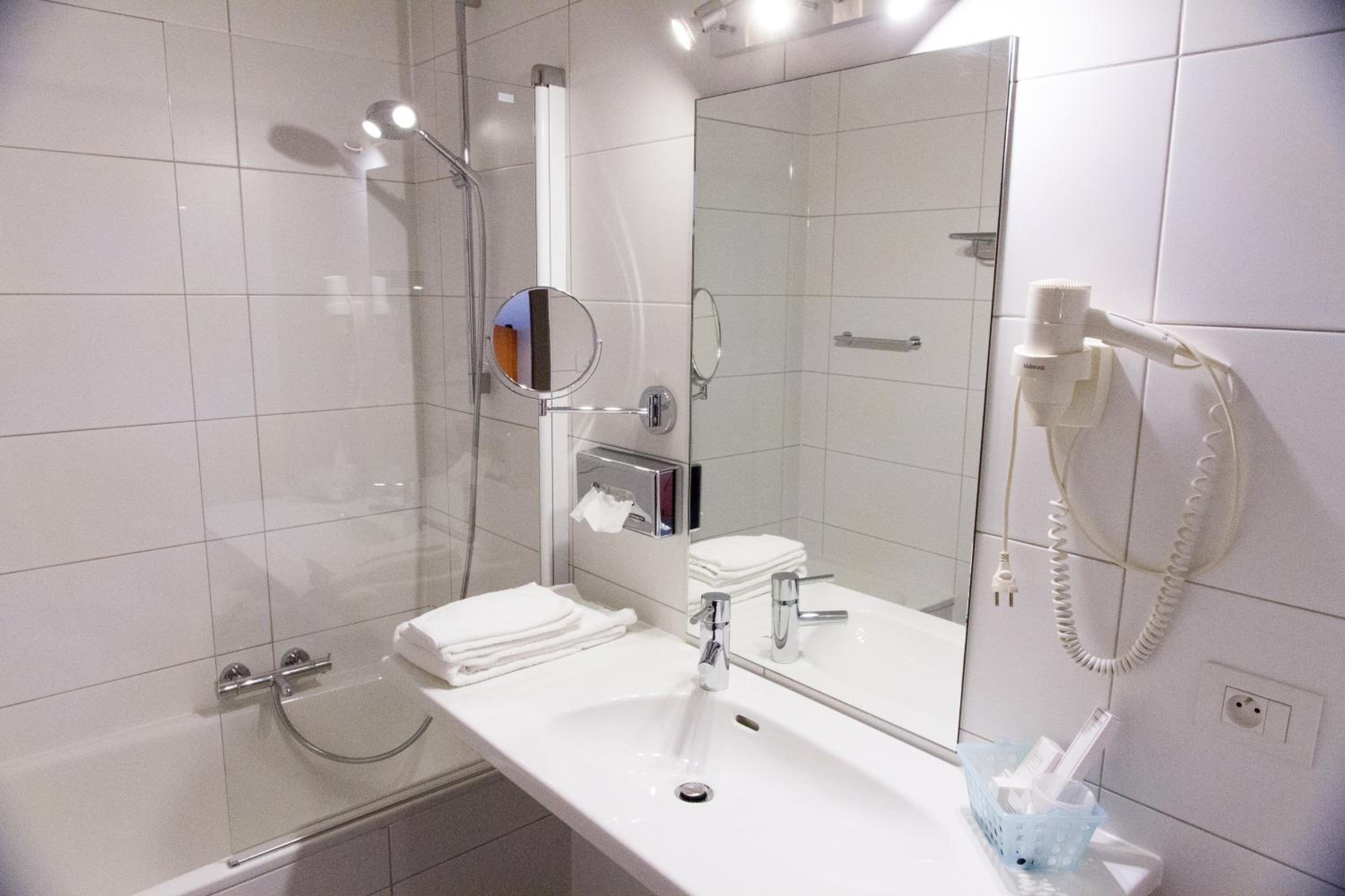 Single Room - Photo 3