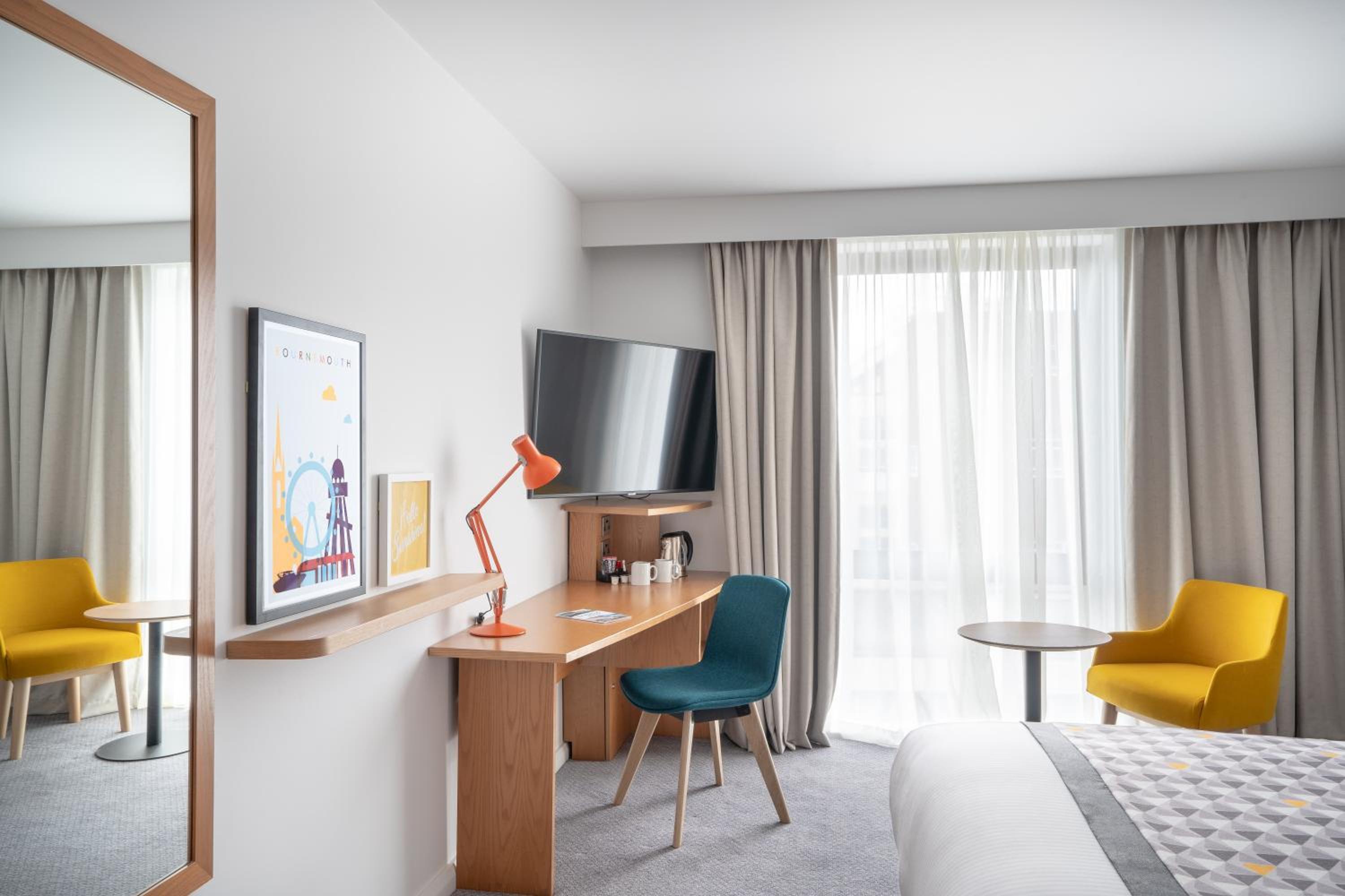 Standard Queen Room - Photo 8