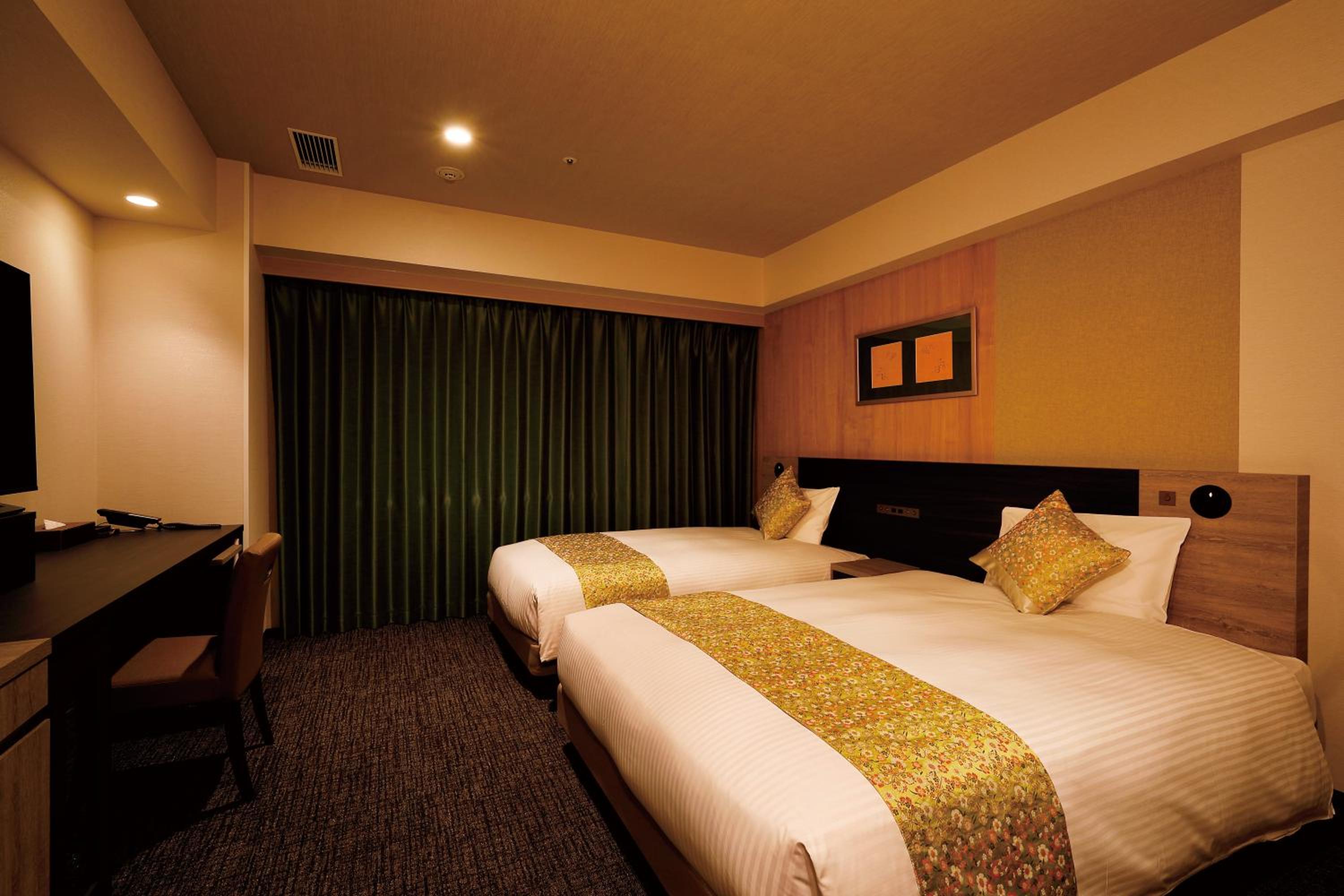 Non-Smoking - Superior Twin Room - Photo 7