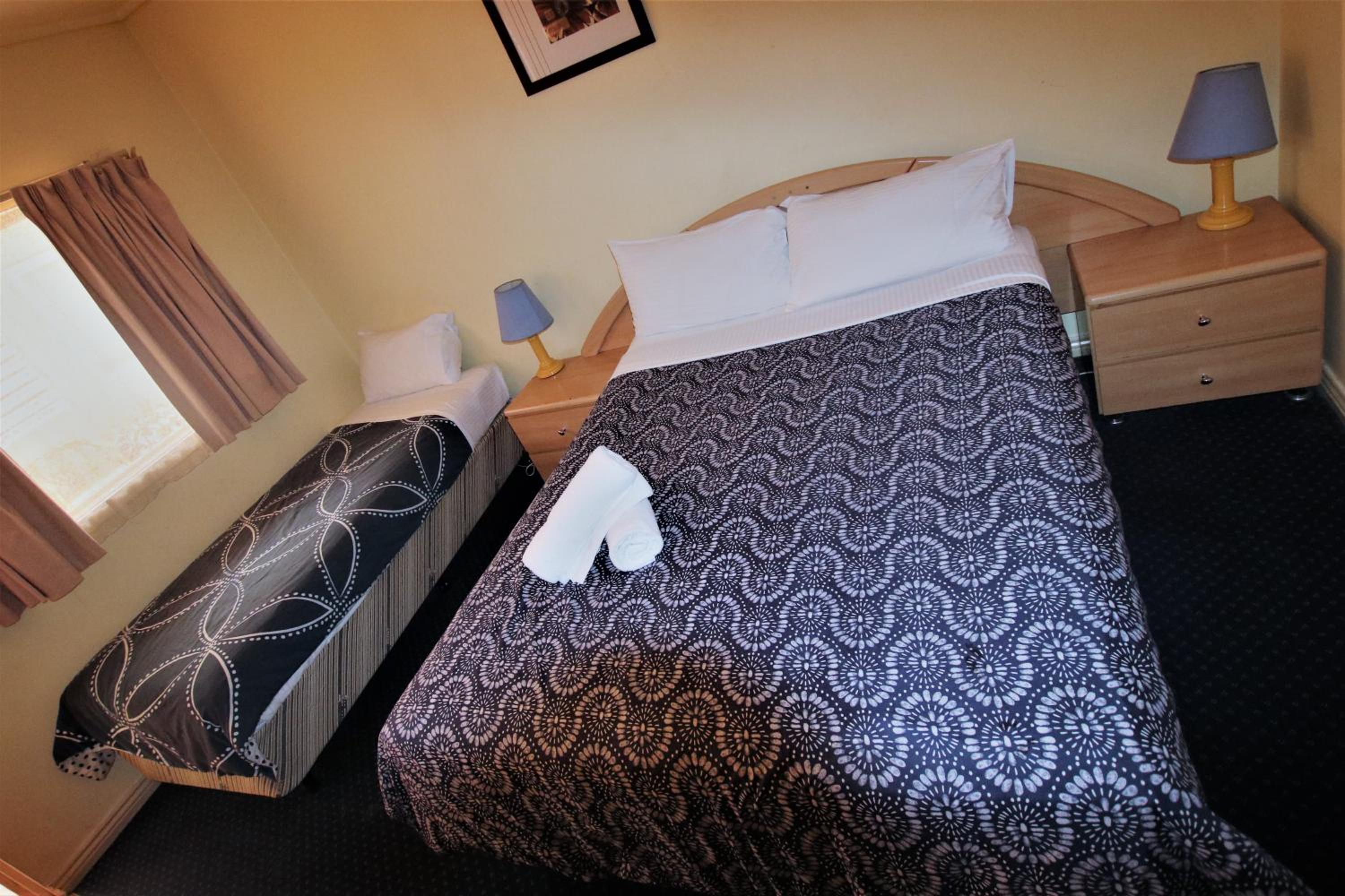 Twin Room - Photo 3