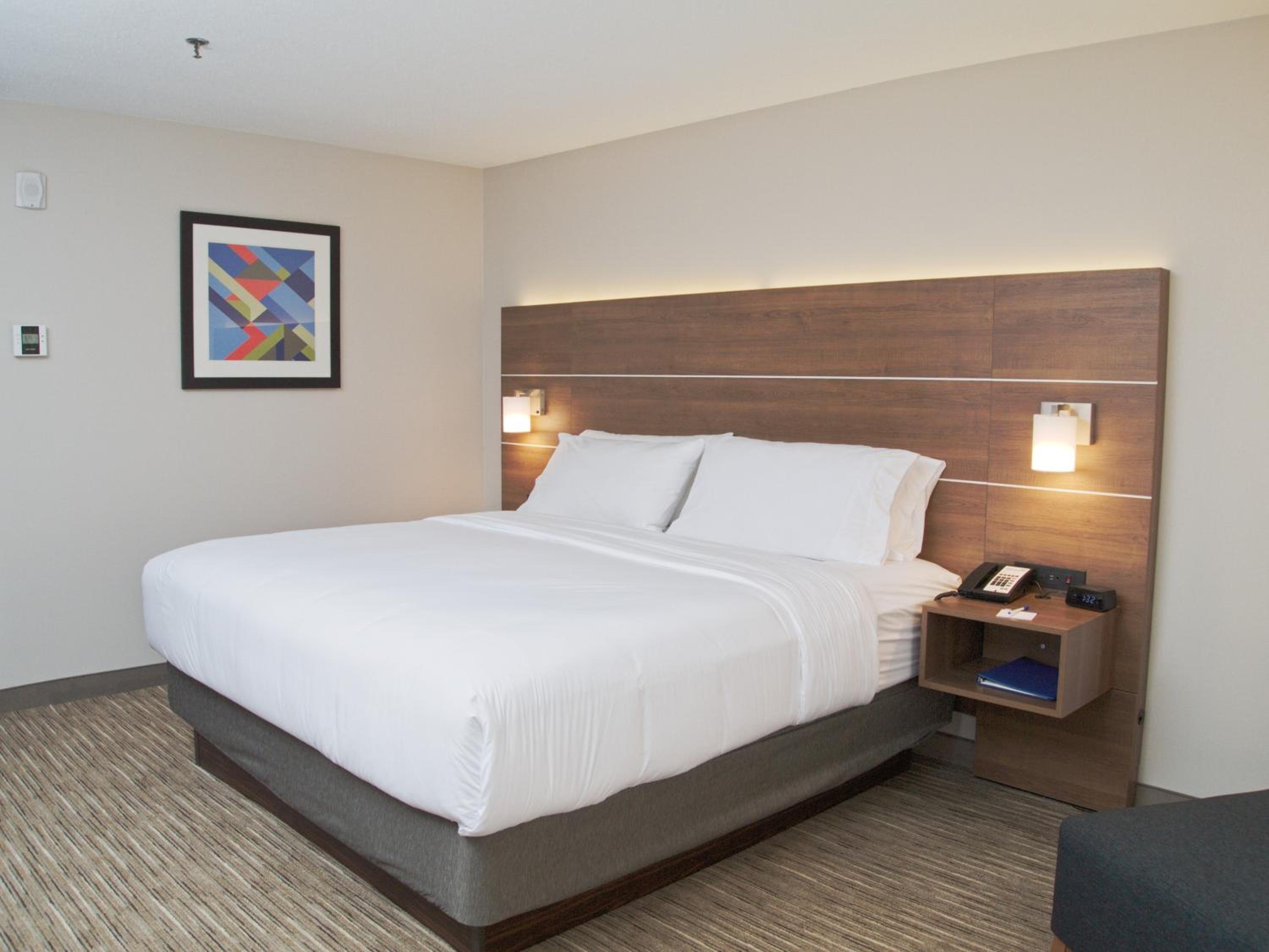 Standard King Room - Photo 6
