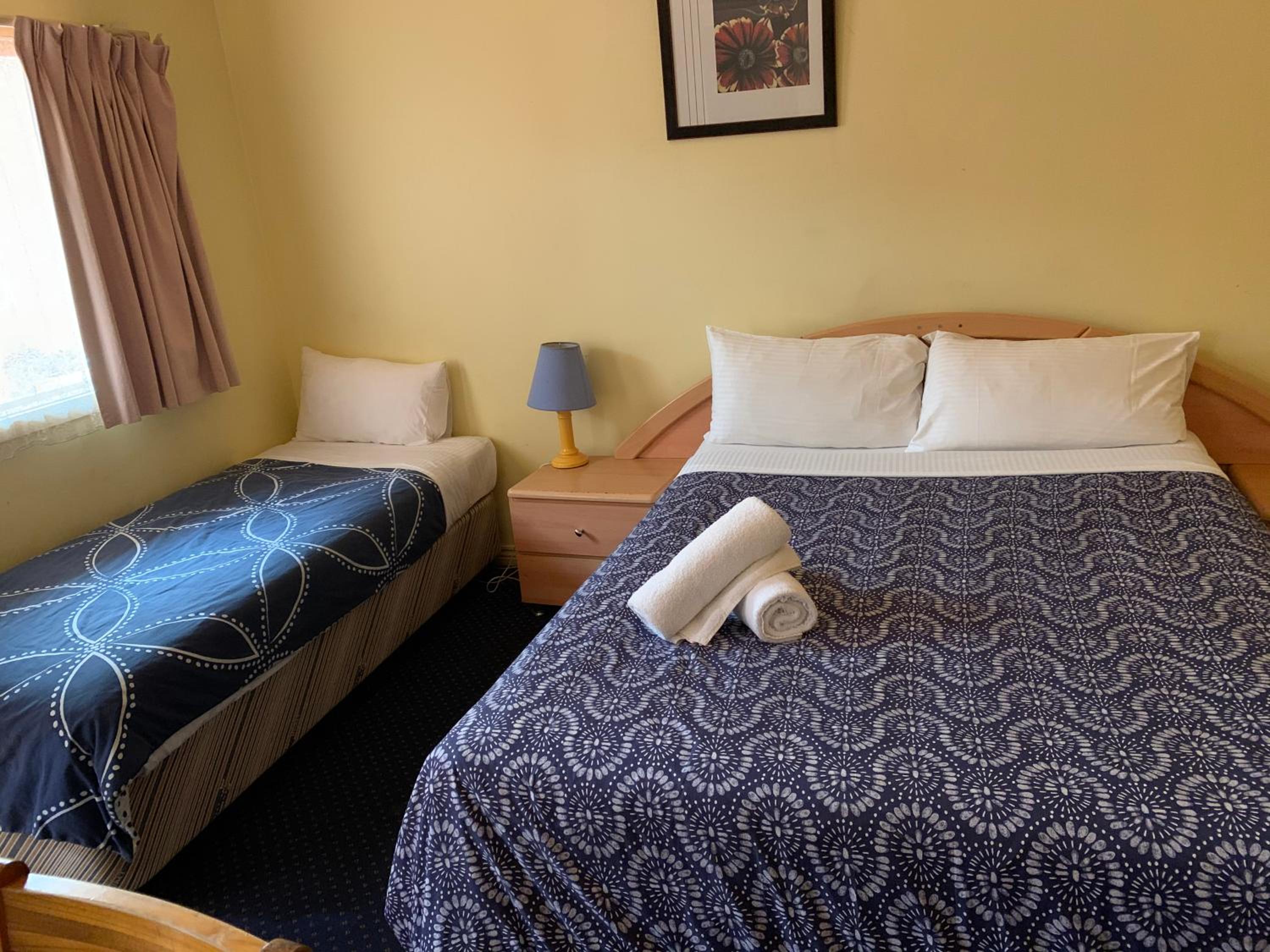 Twin Room - Photo 10