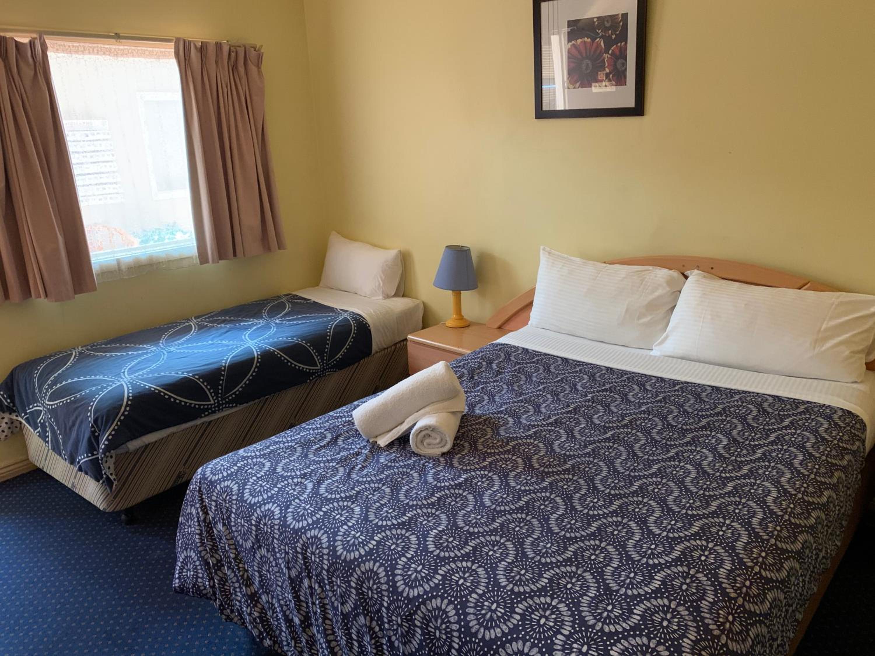 Twin Room - Photo 11