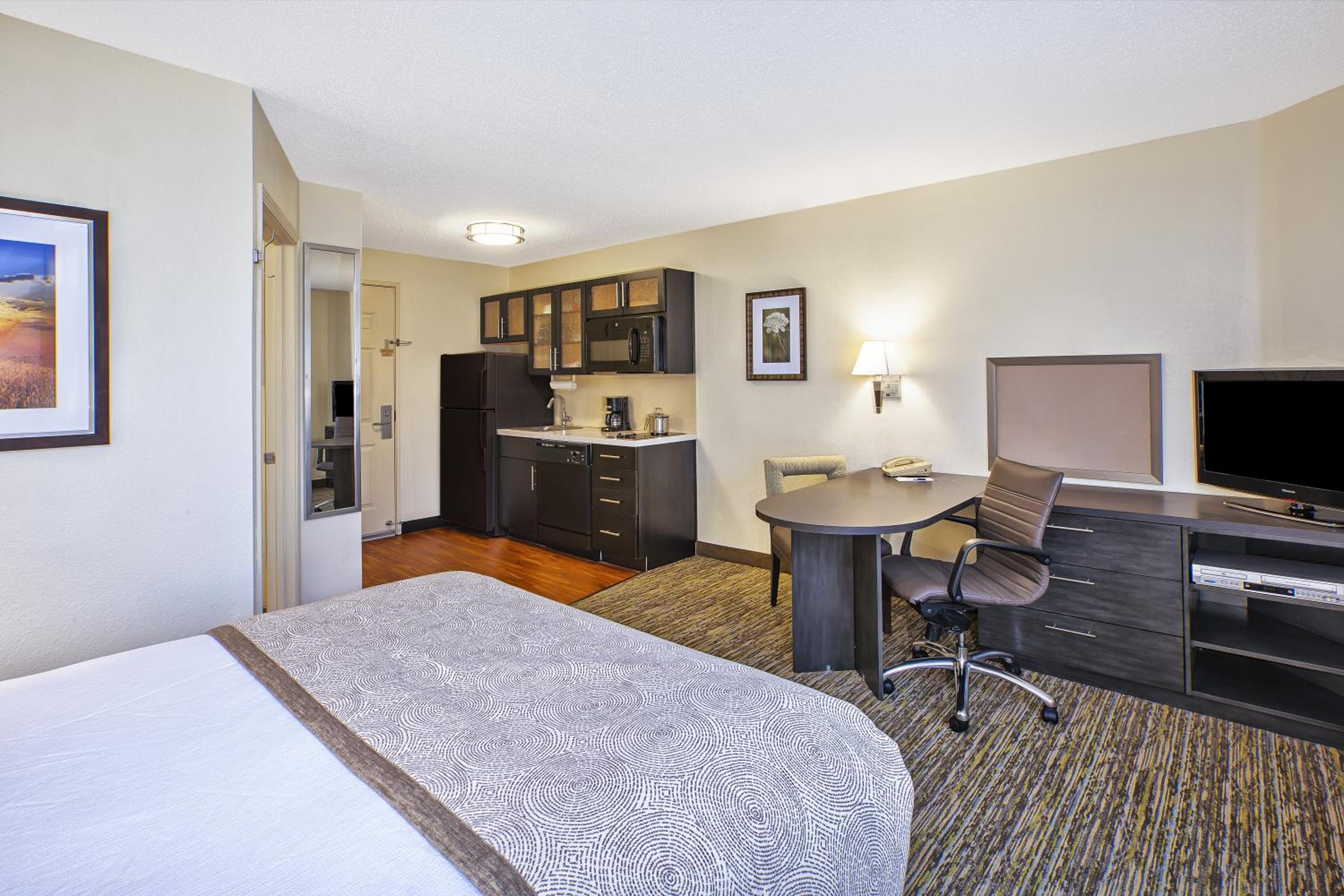 Standard Suite - Photo 2