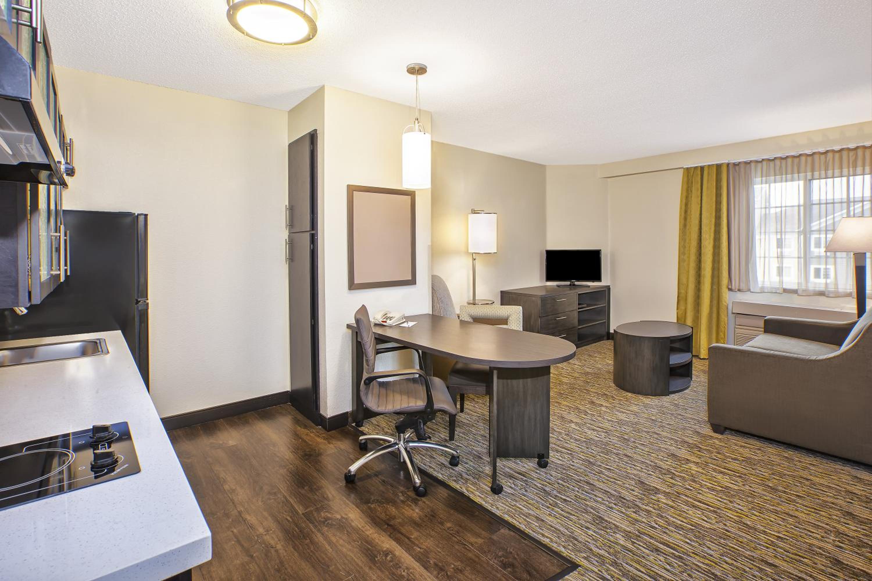 One-Bedroom Queen Suite with Sofa Bed - Photo 4