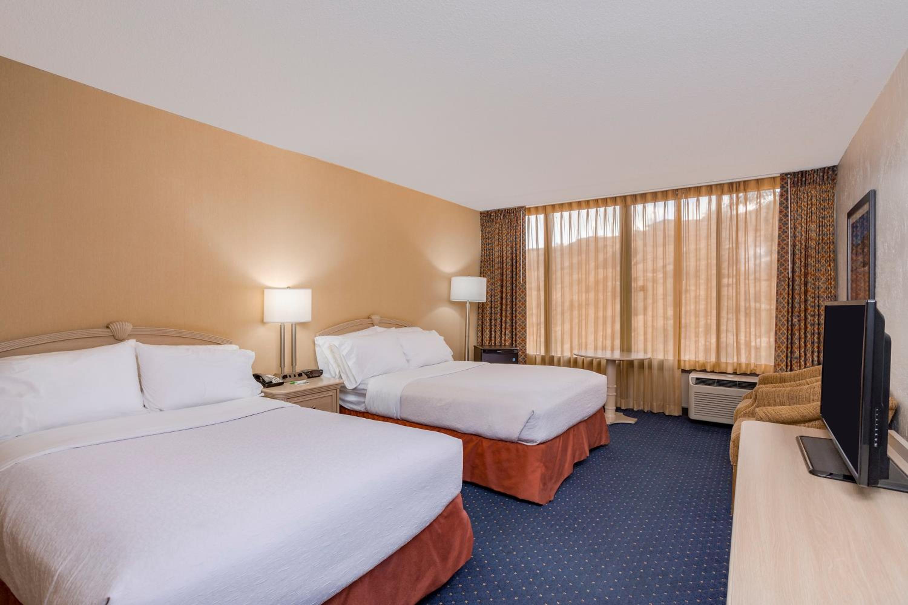 Standard Double Room with Two Double Beds - Photo 1
