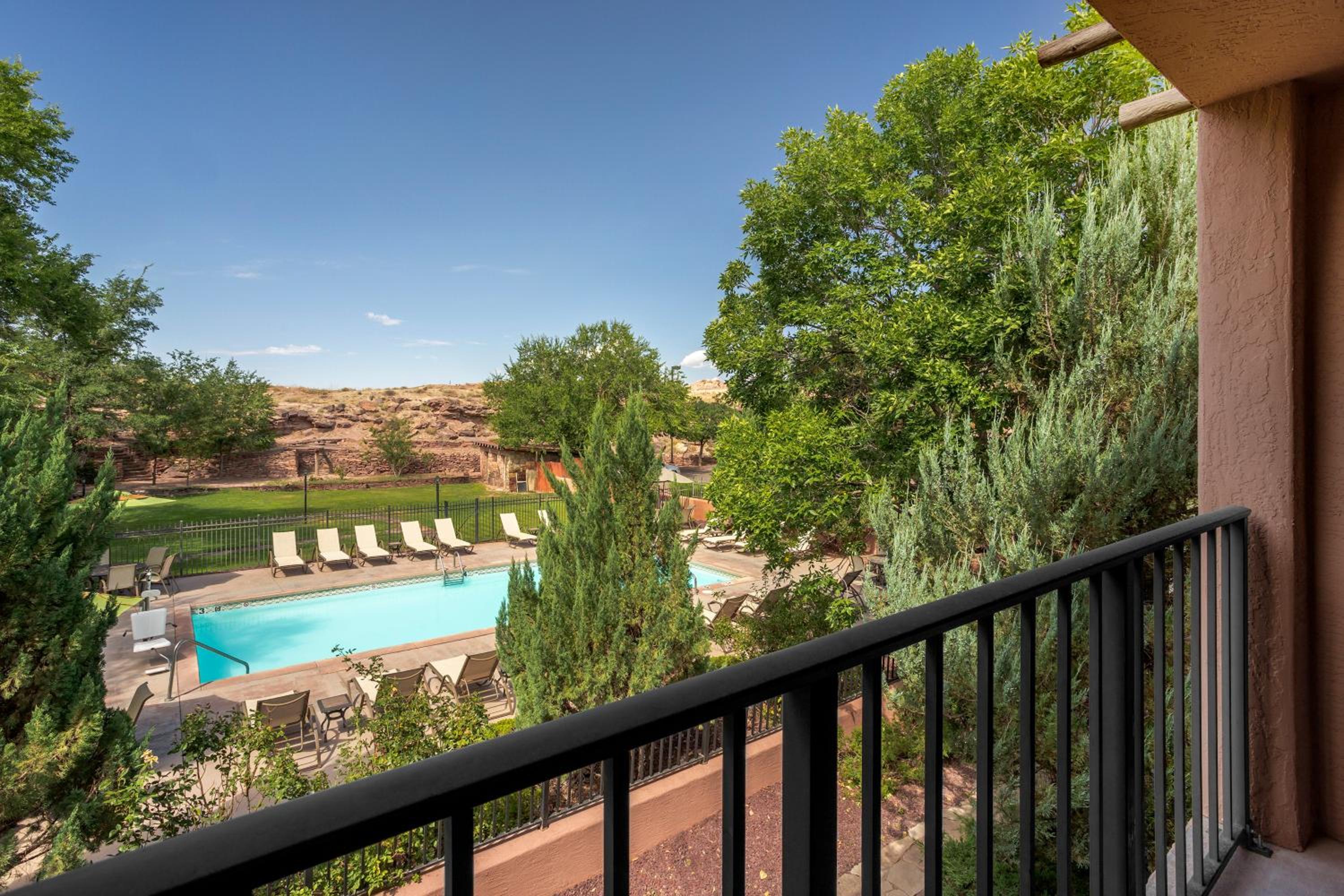 Standard Double Room with Two Double Beds and Pool Access - Photo 4