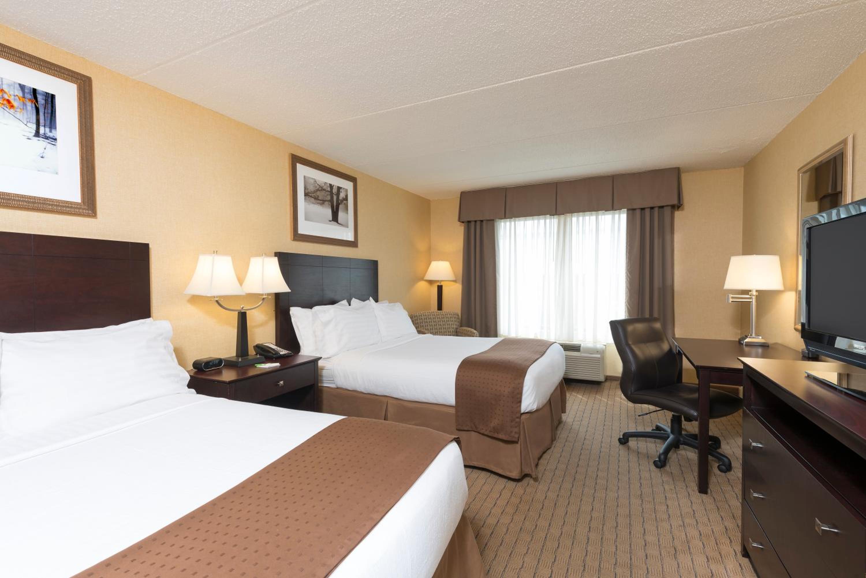 Standard Double Room with Two Double Beds - Photo 1
