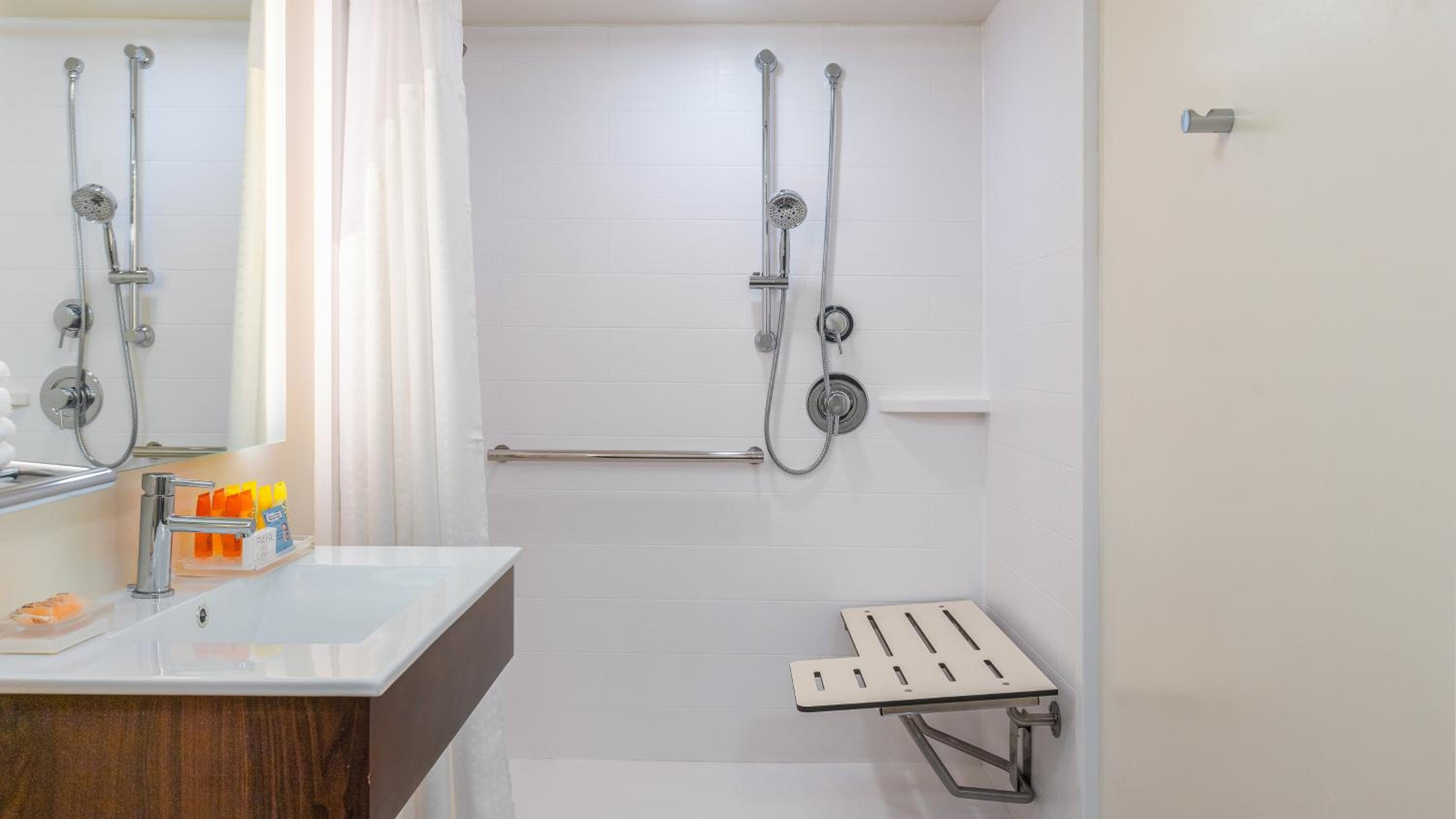 Two Queen Beds and Roll-In Shower- Mobility Access/Hearing Accessible - First Floor - Photo 5