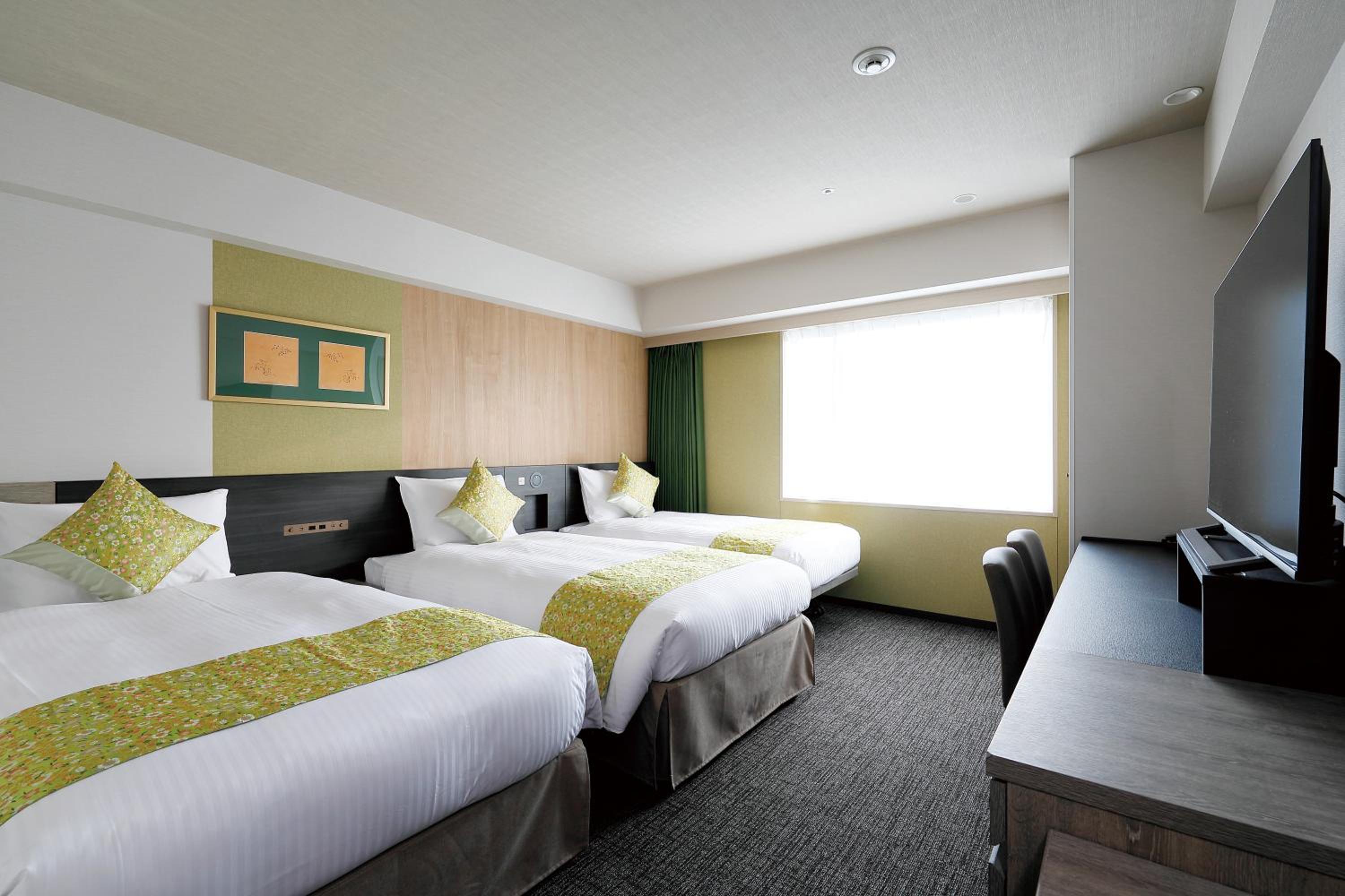 Non-Smoking - Superior Triple Room - Photo 9