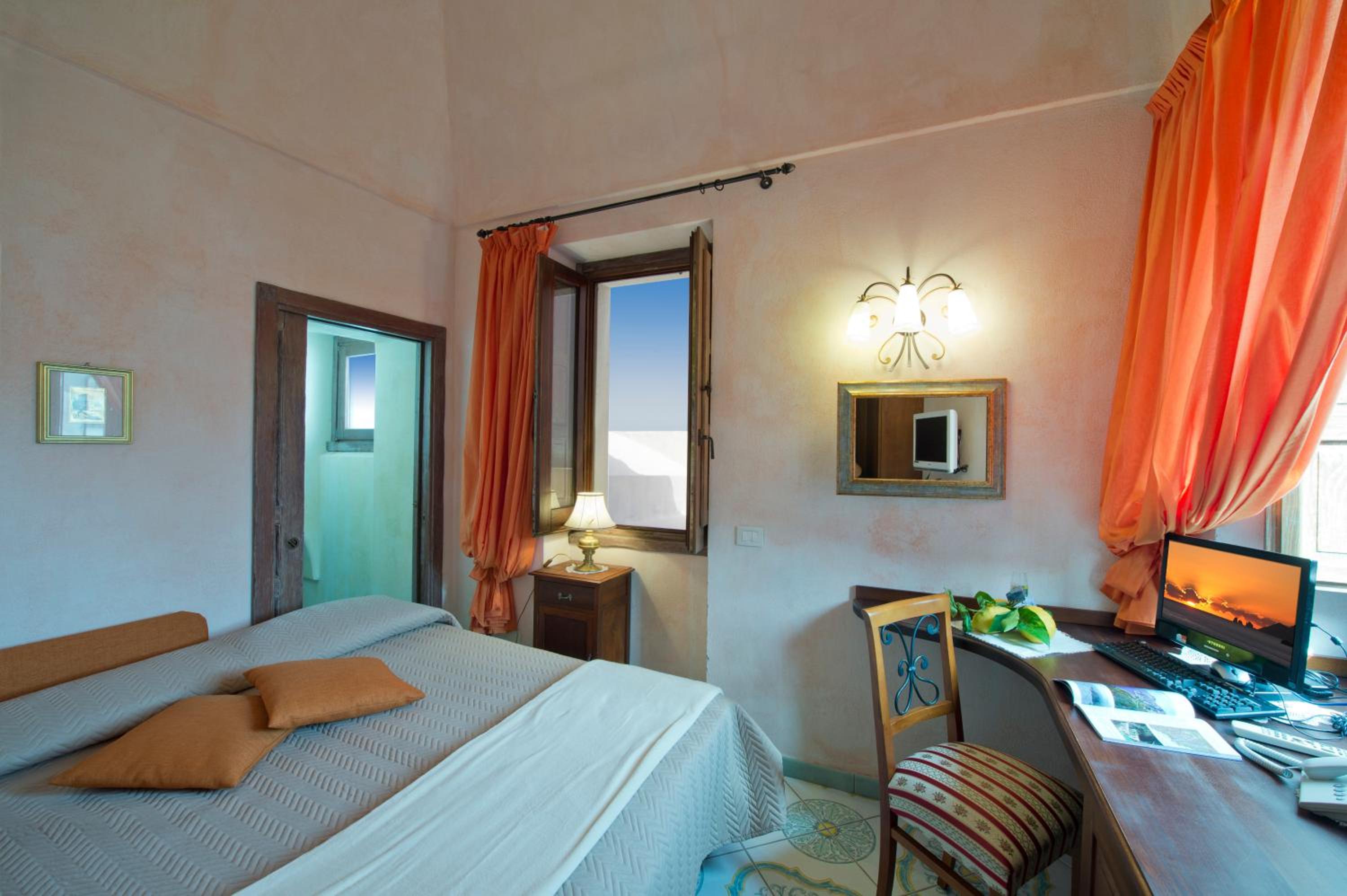 Economy Double Room photo 2