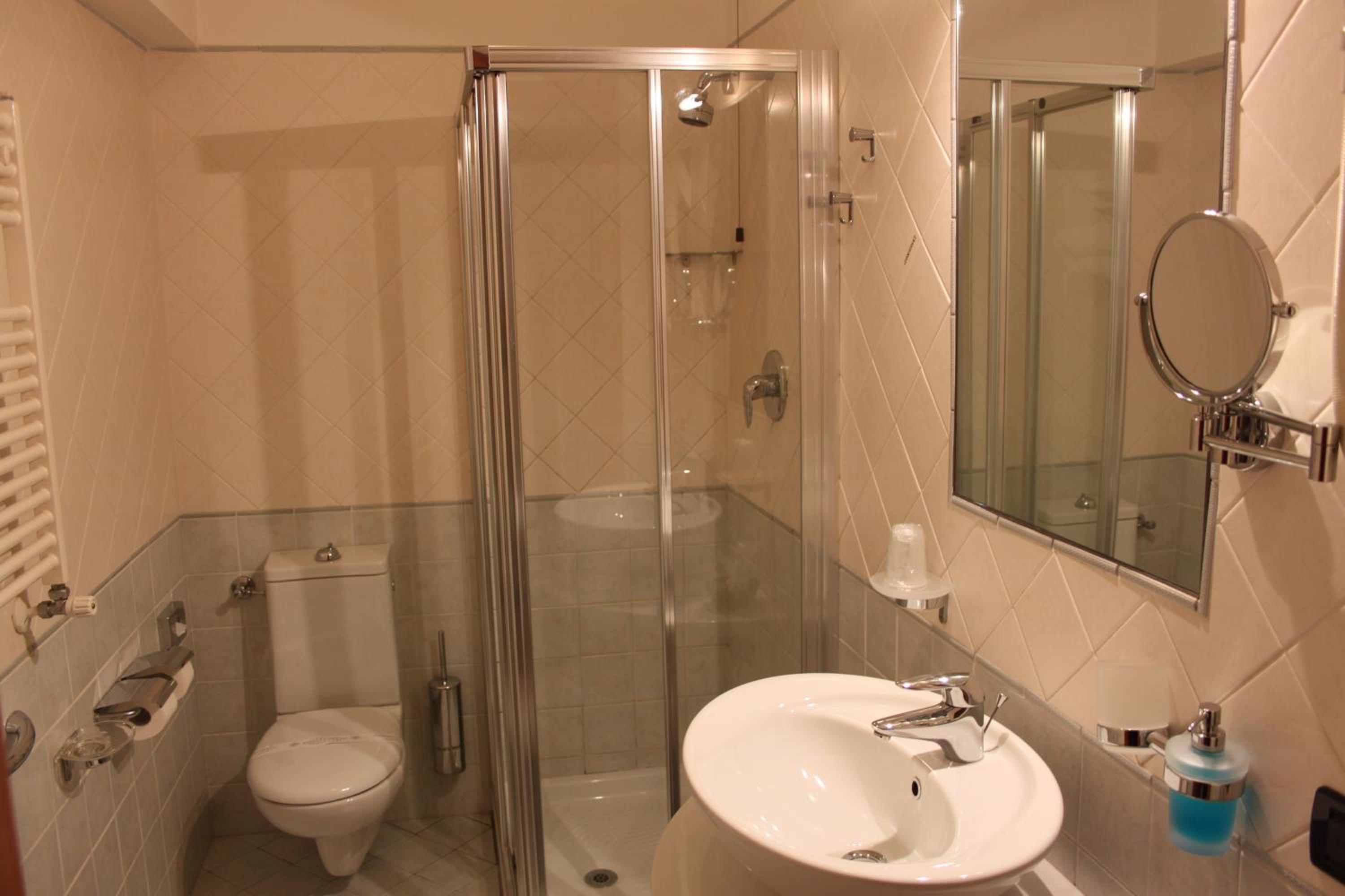 Double Room - Photo 8