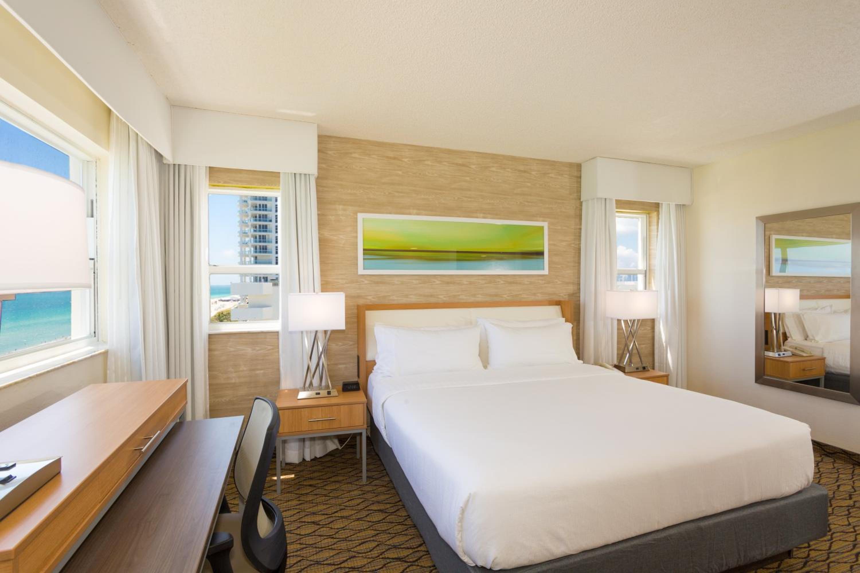 Standard King Room with Ocean View - Photo 6