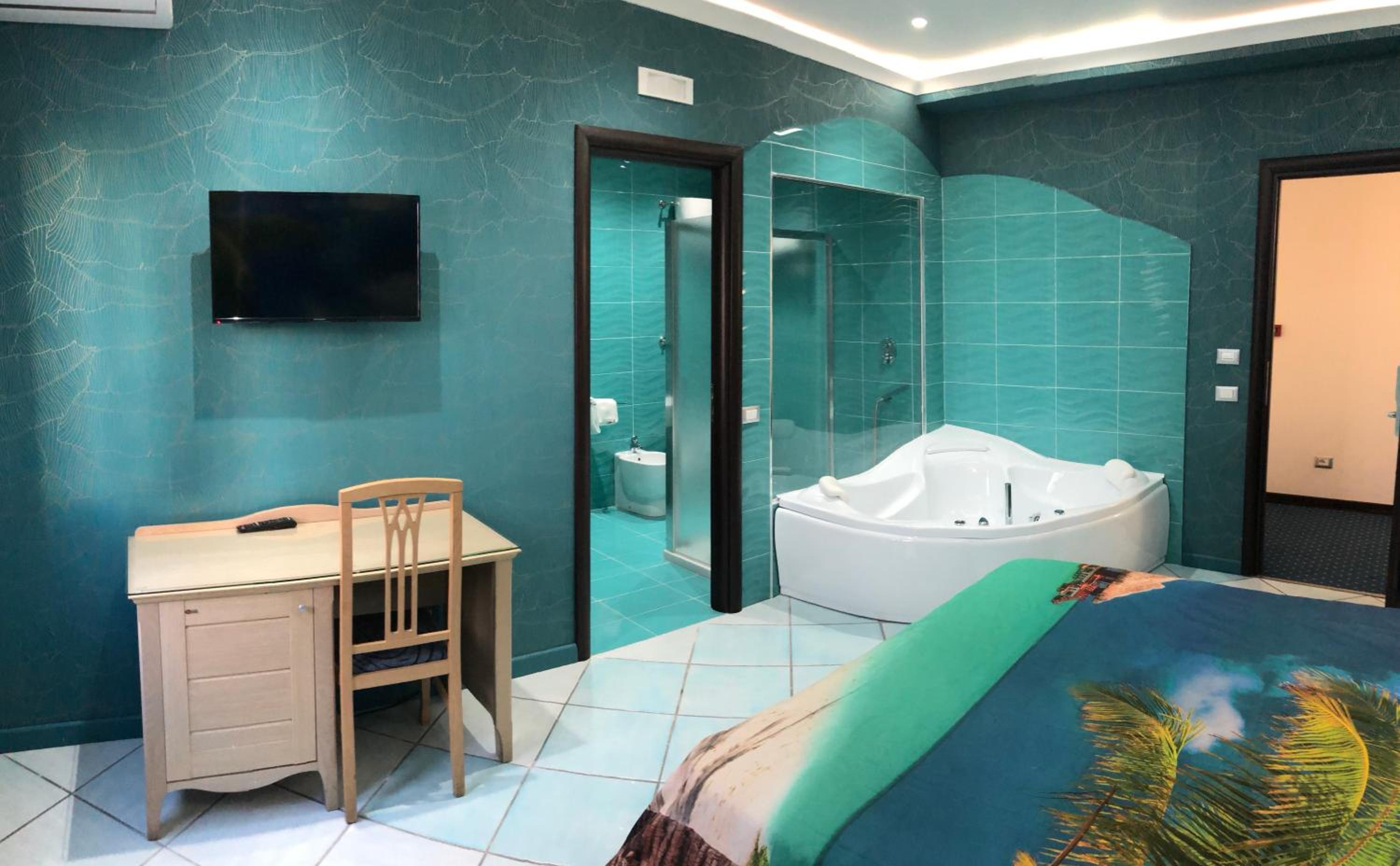 Deluxe Suite With Spa Bath photo 1
