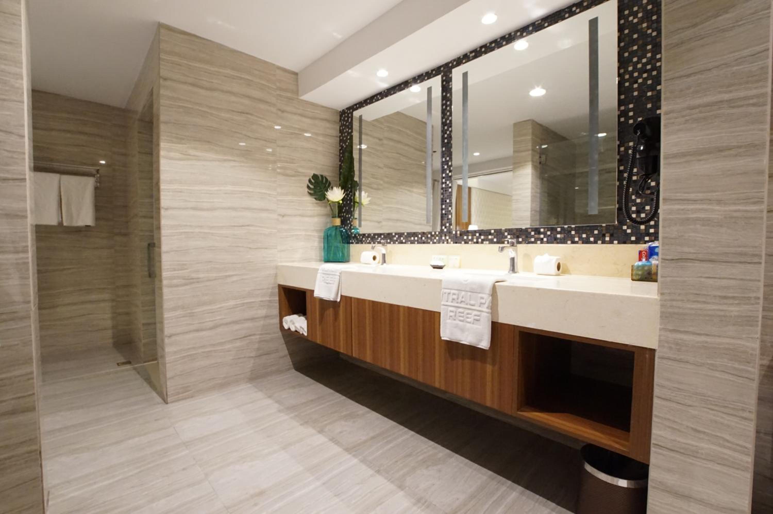 Admiral Suite - Photo 12
