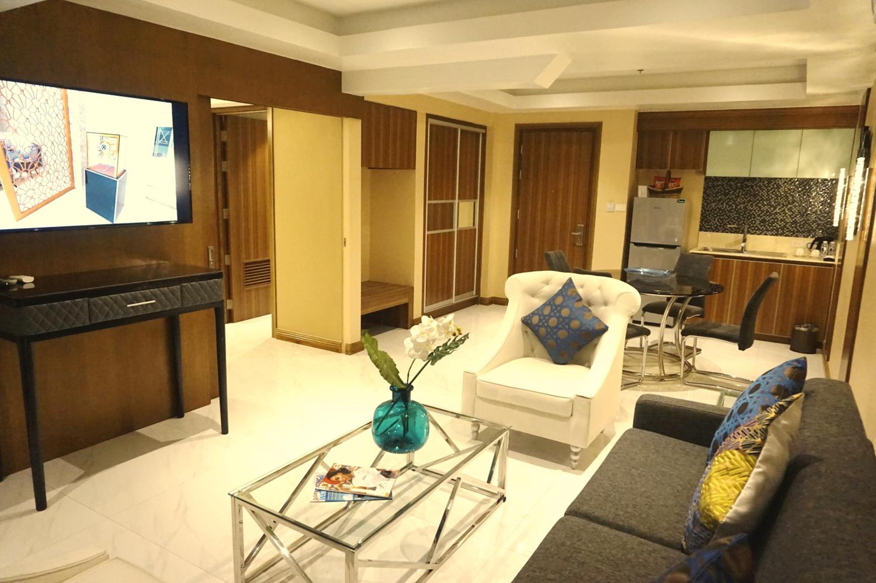 Admiral Suite - Photo 8