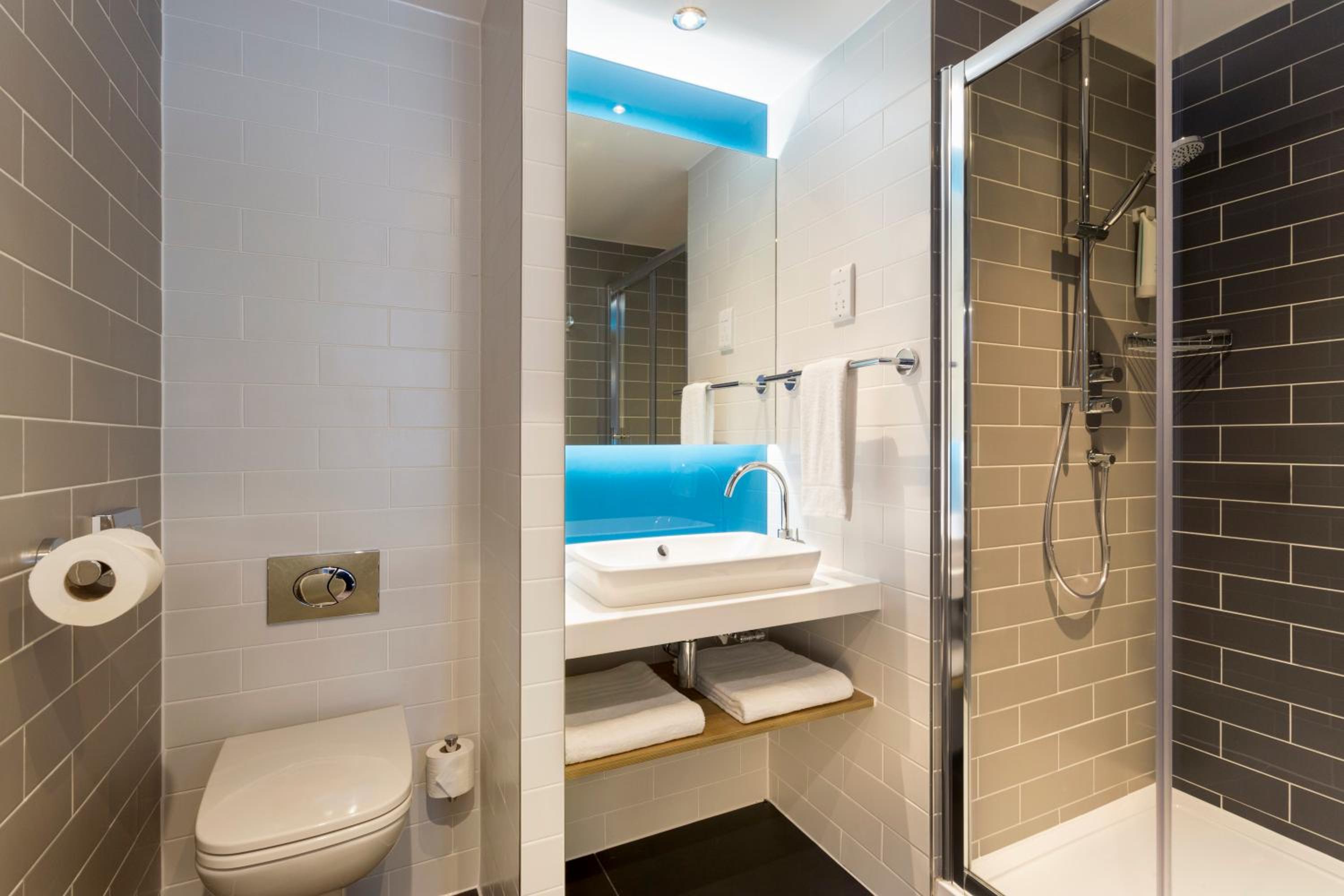 Standard Double Room with Free Hot Breakfast photo 3