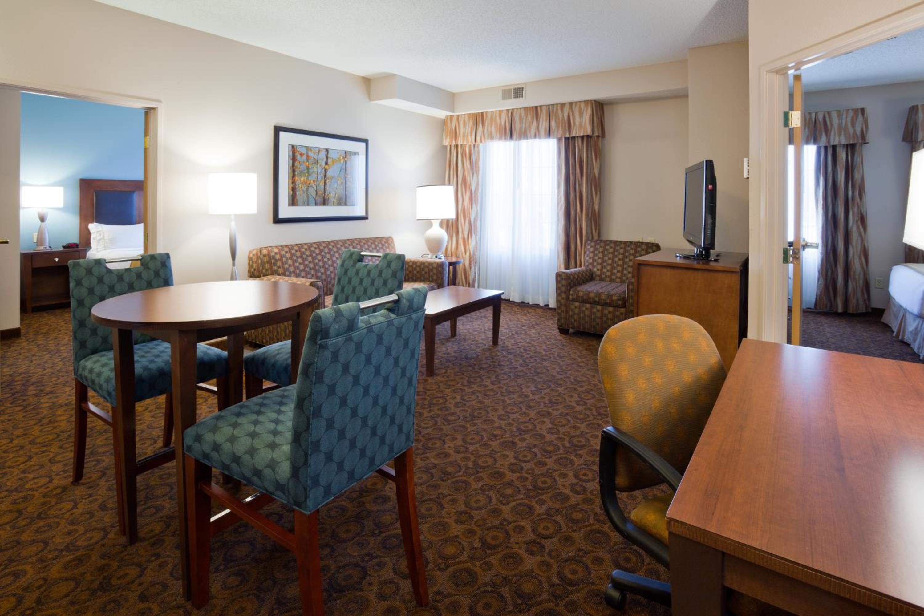 Two Bedrooms Suite with Three Beds - Non-Smoking