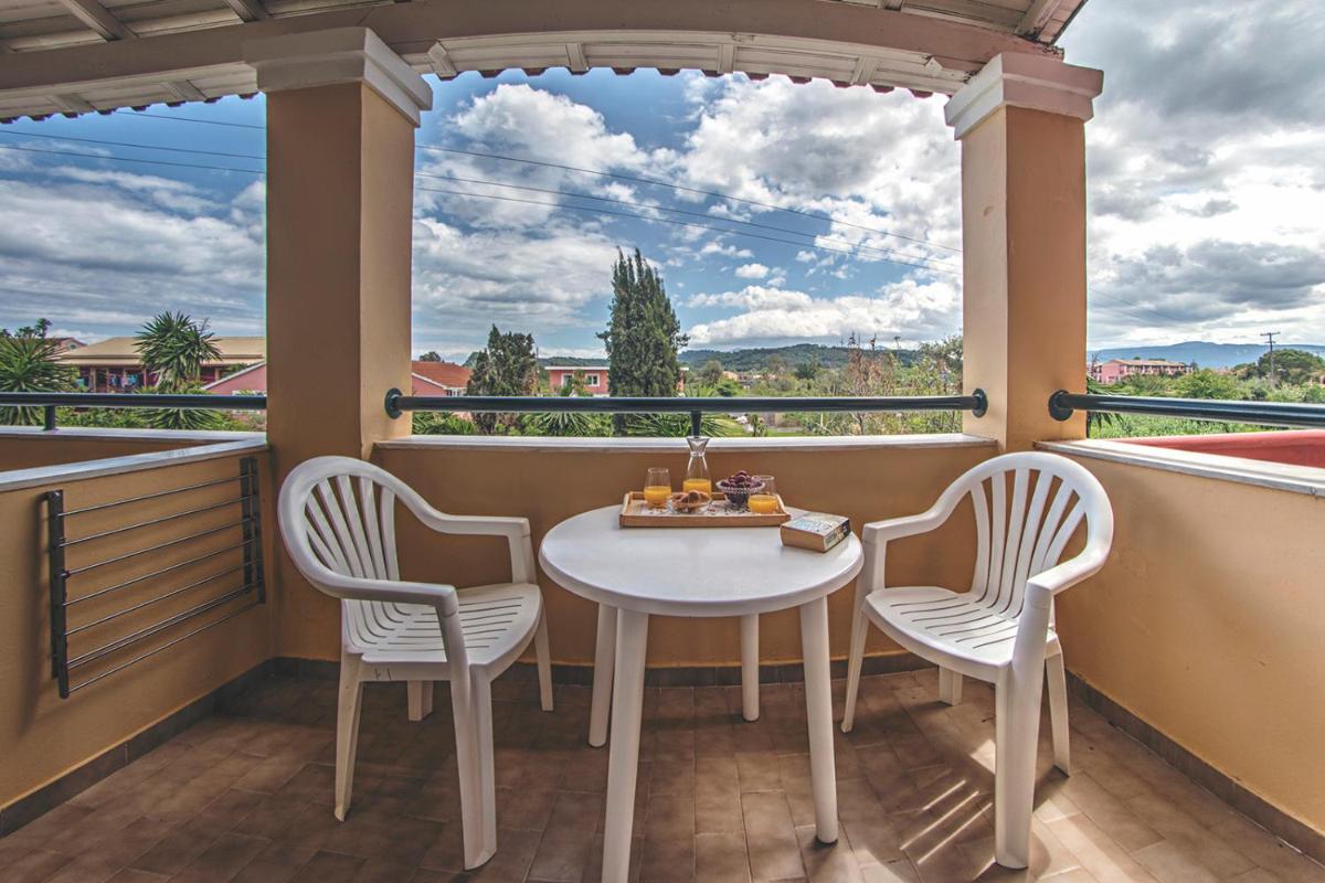 Standard Twin Room with Garden View photo 2