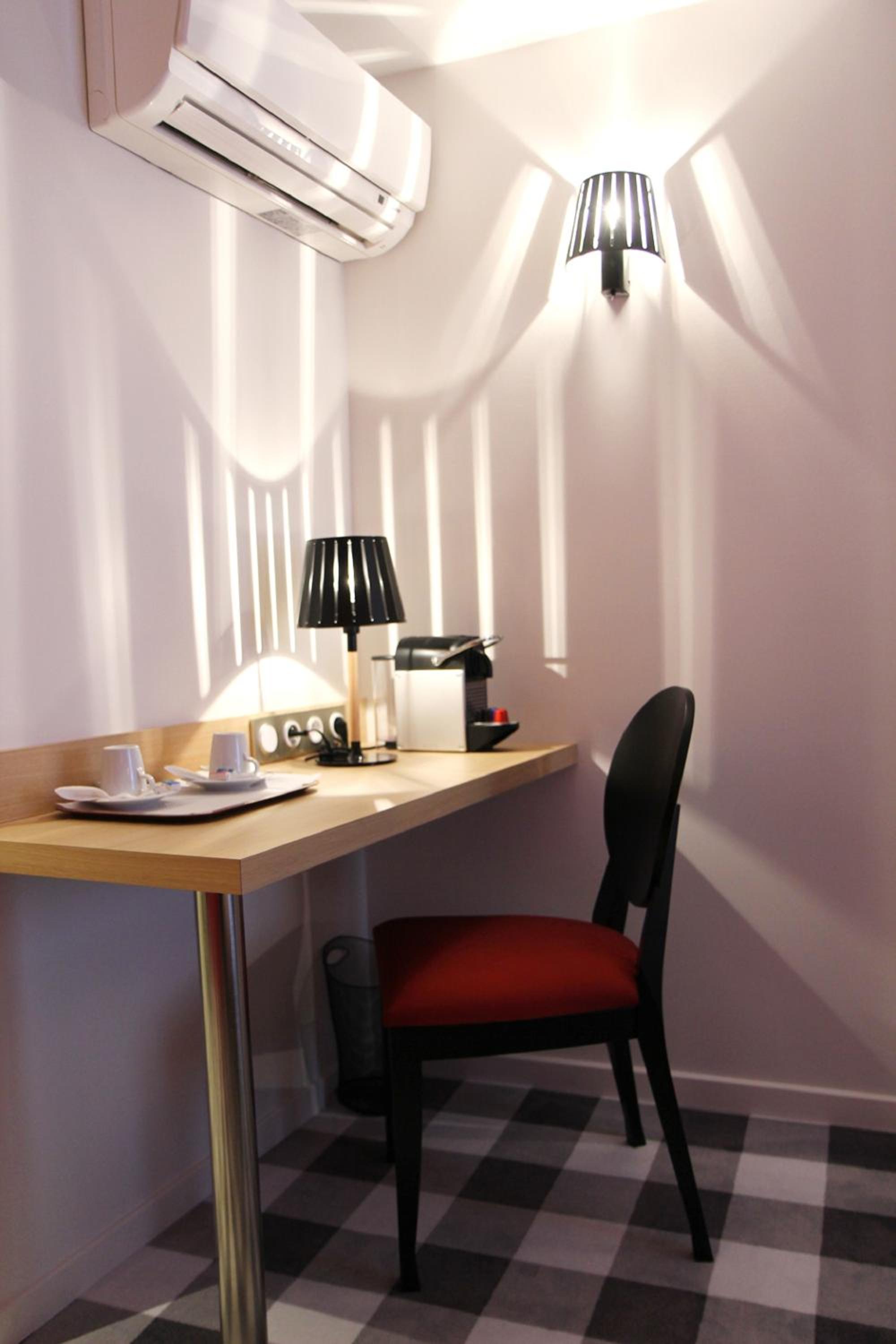 Superior Double Room thumbnail 6