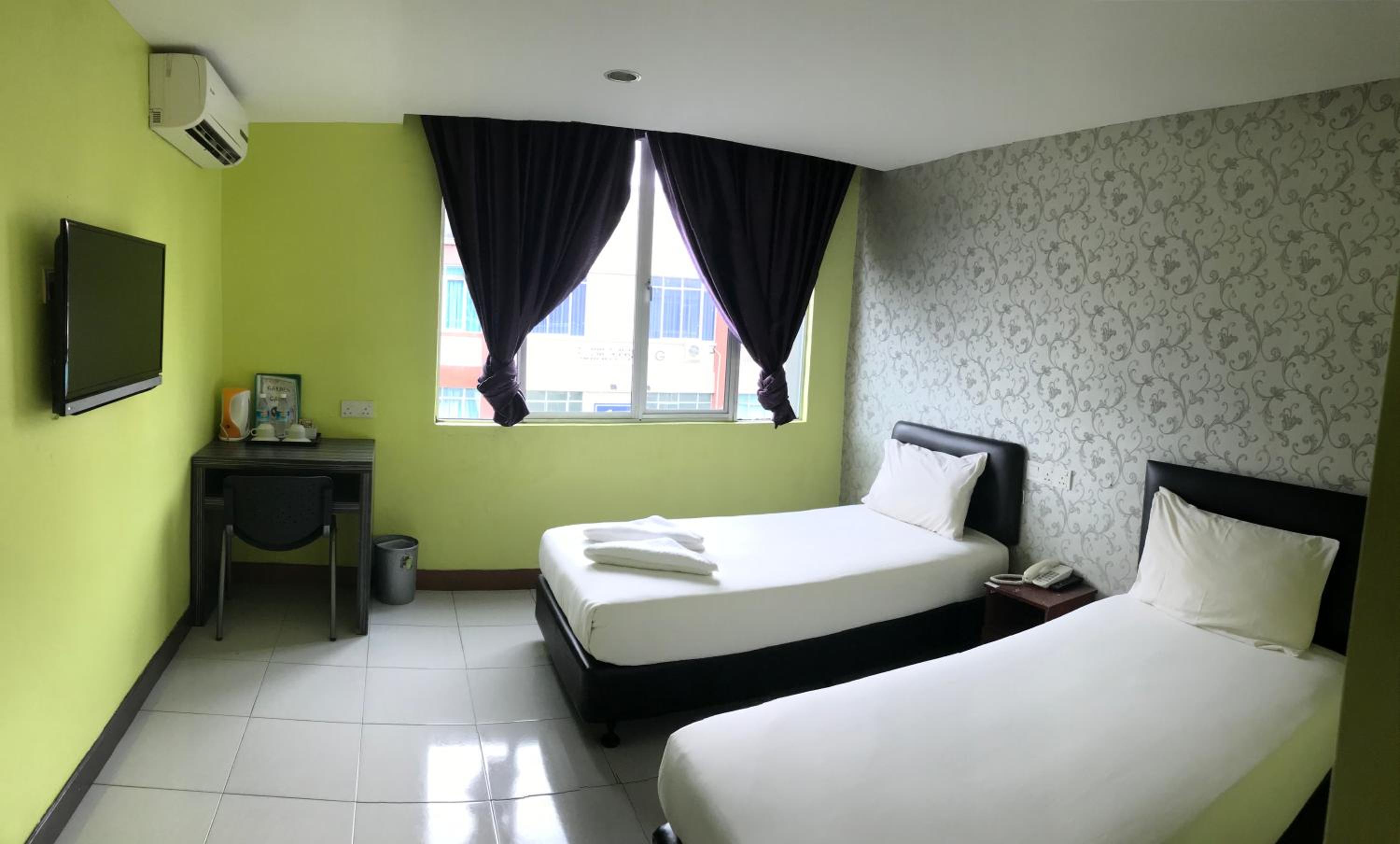 Standard Twin Room photo 2