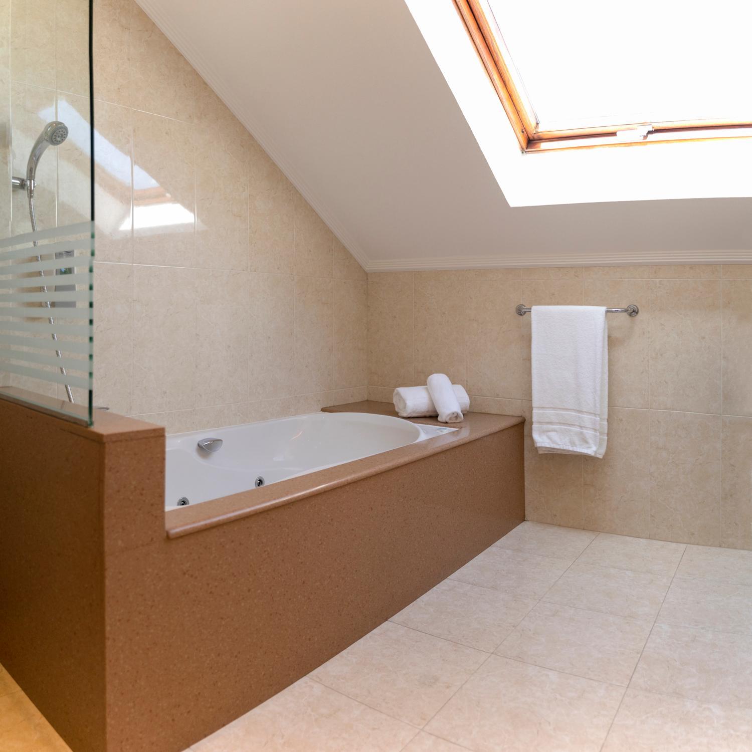 Junior Suite (2 Adults + 1 Child) - Photo 2