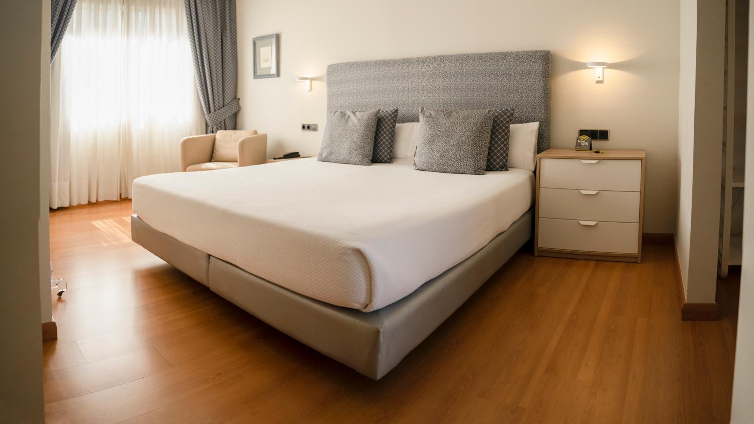 Junior Suite (2 Adults + 1 Child) - Photo 4