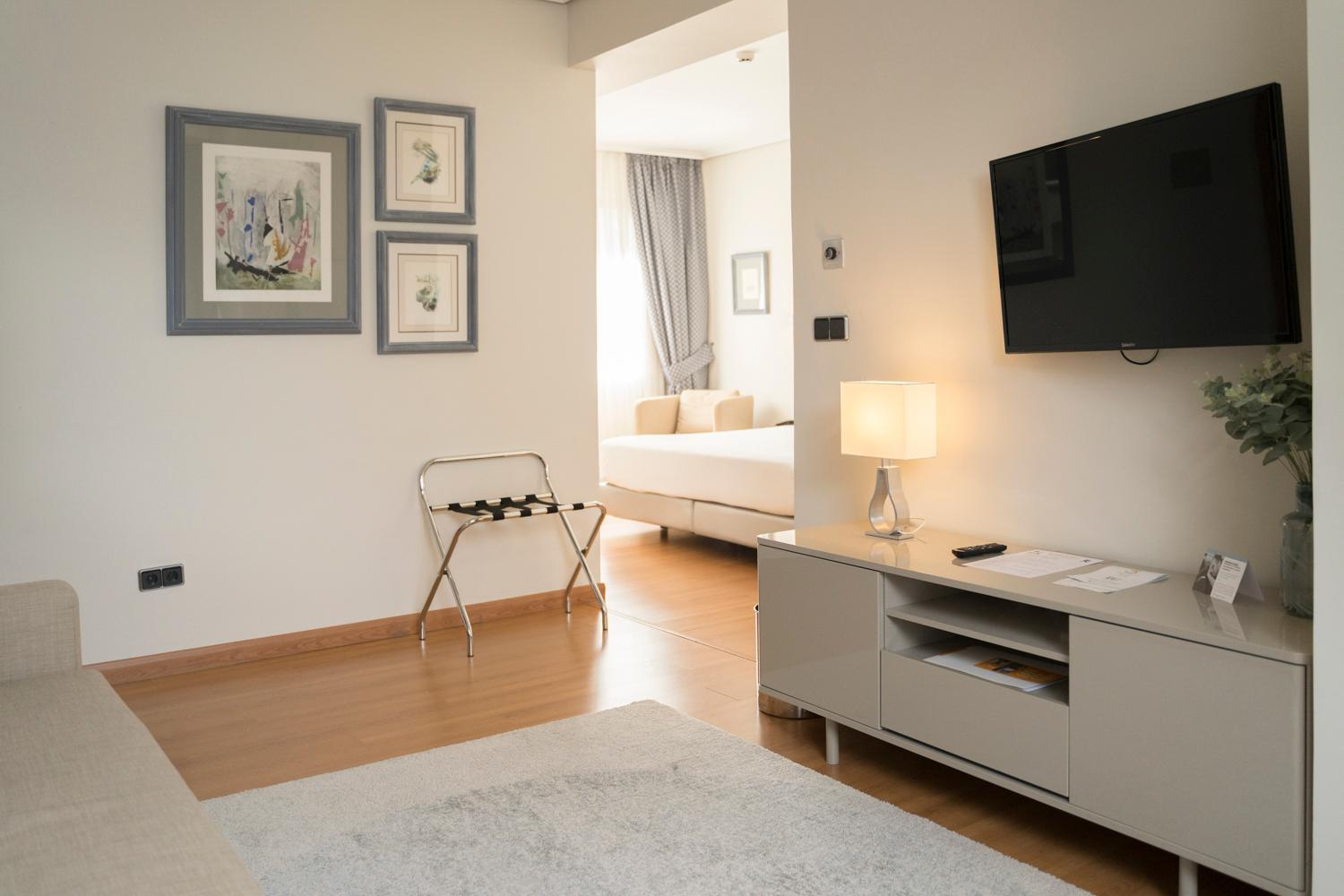 Junior Suite (2 Adults + 1 Child) - Photo 10