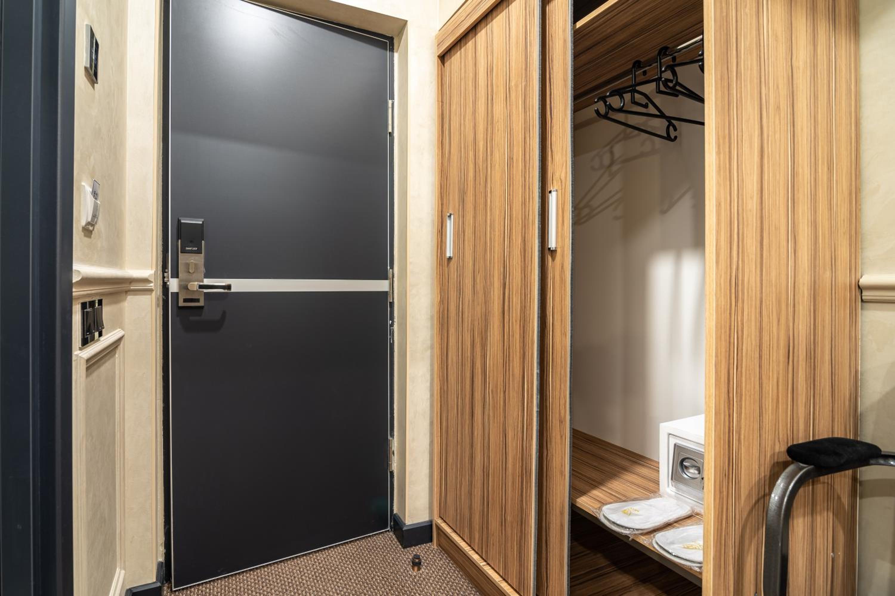 Standard Double Room Without Window - Photo 1