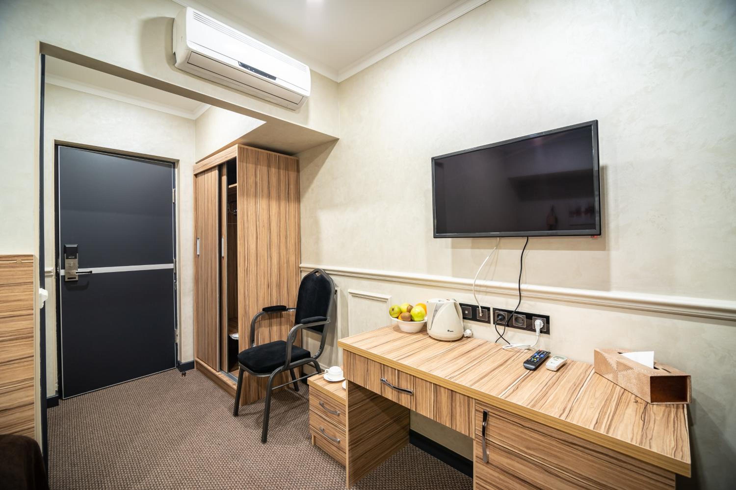 Standard Double Room Without Window - Photo 3