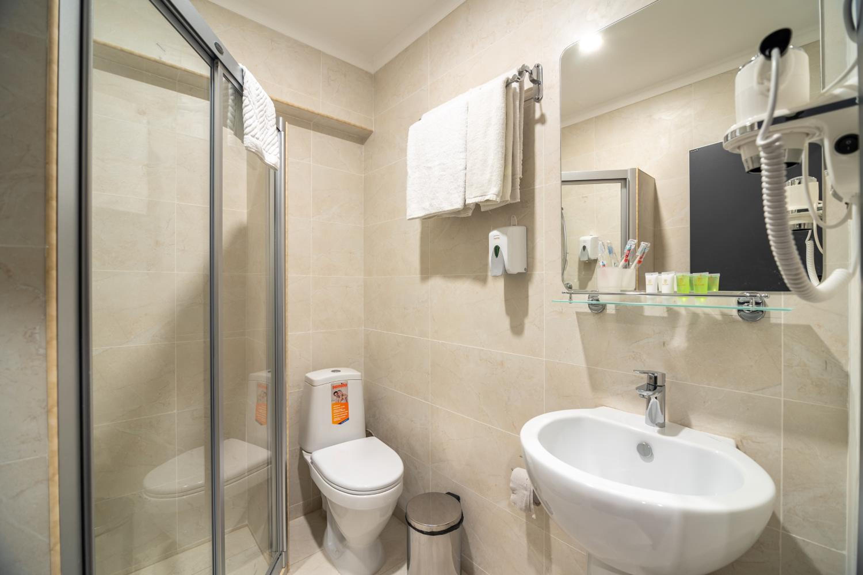 Standard Double Room Without Window - Photo 2