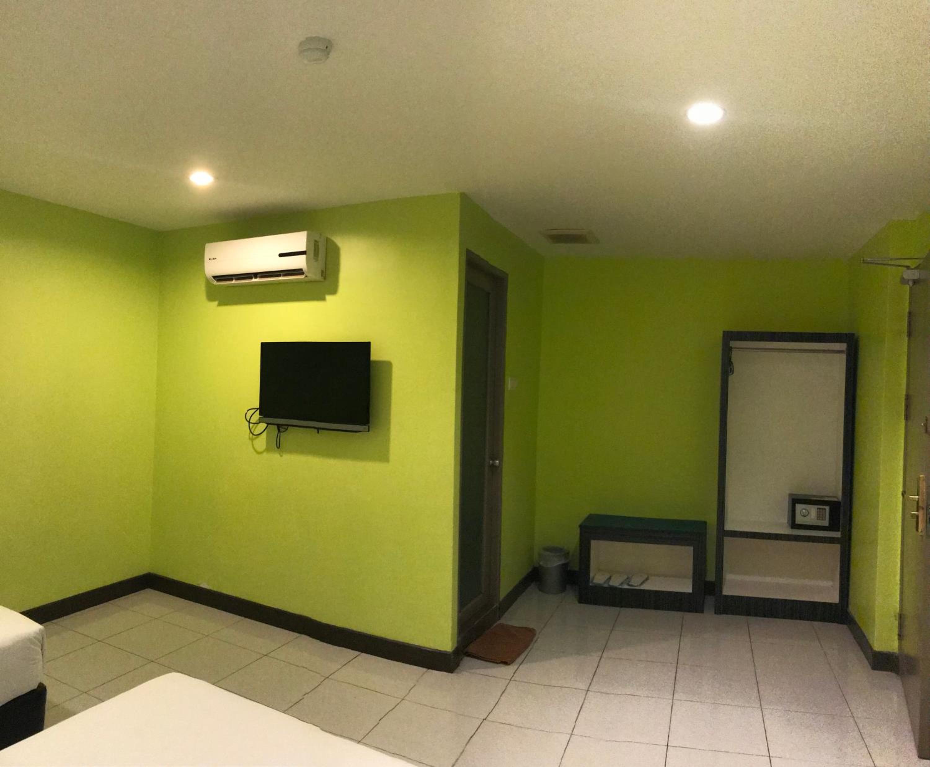 Family Room photo 2