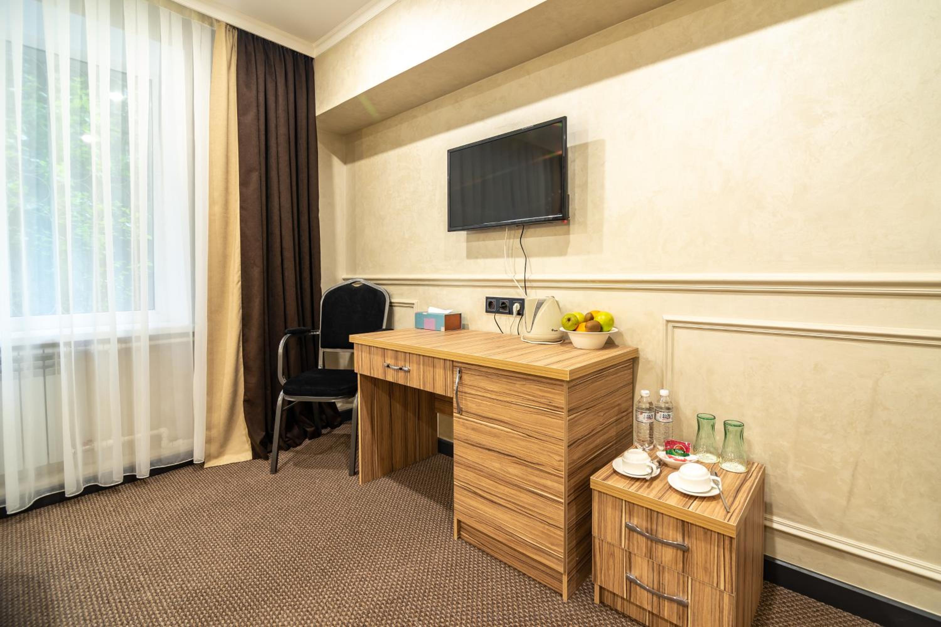 Deluxe Double or Twin Room - Photo 13