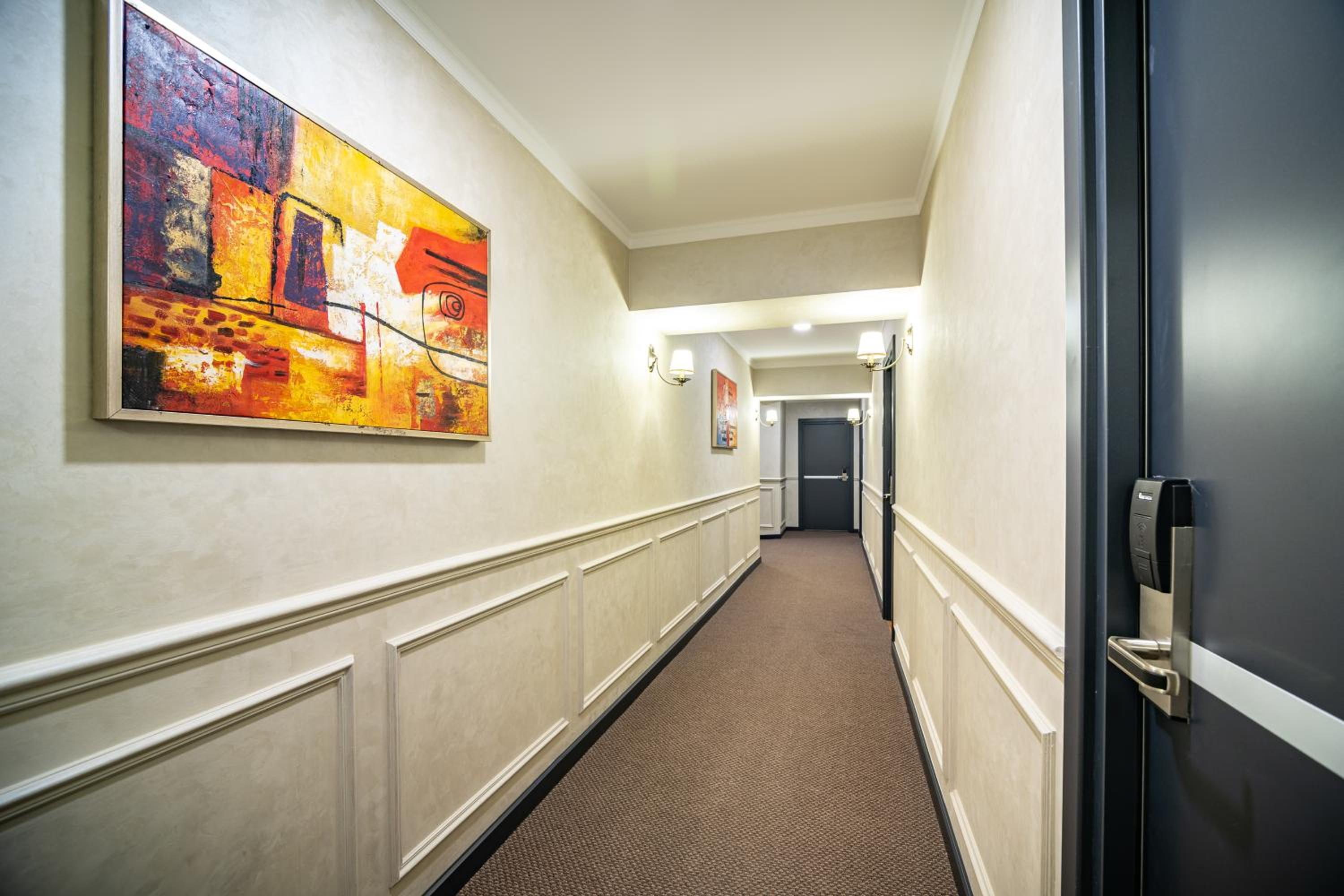Deluxe Double or Twin Room - Photo 5