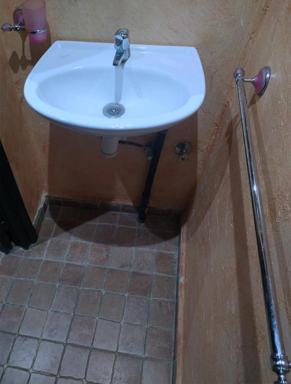 Double Room - Photo 9