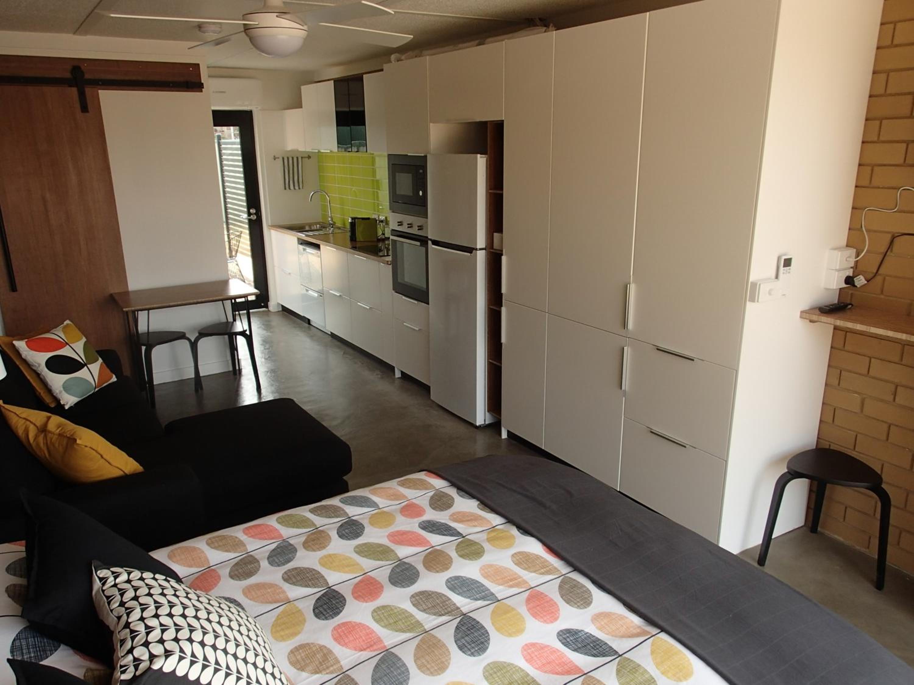 Queen Room with Two Queen Beds - Photo 9