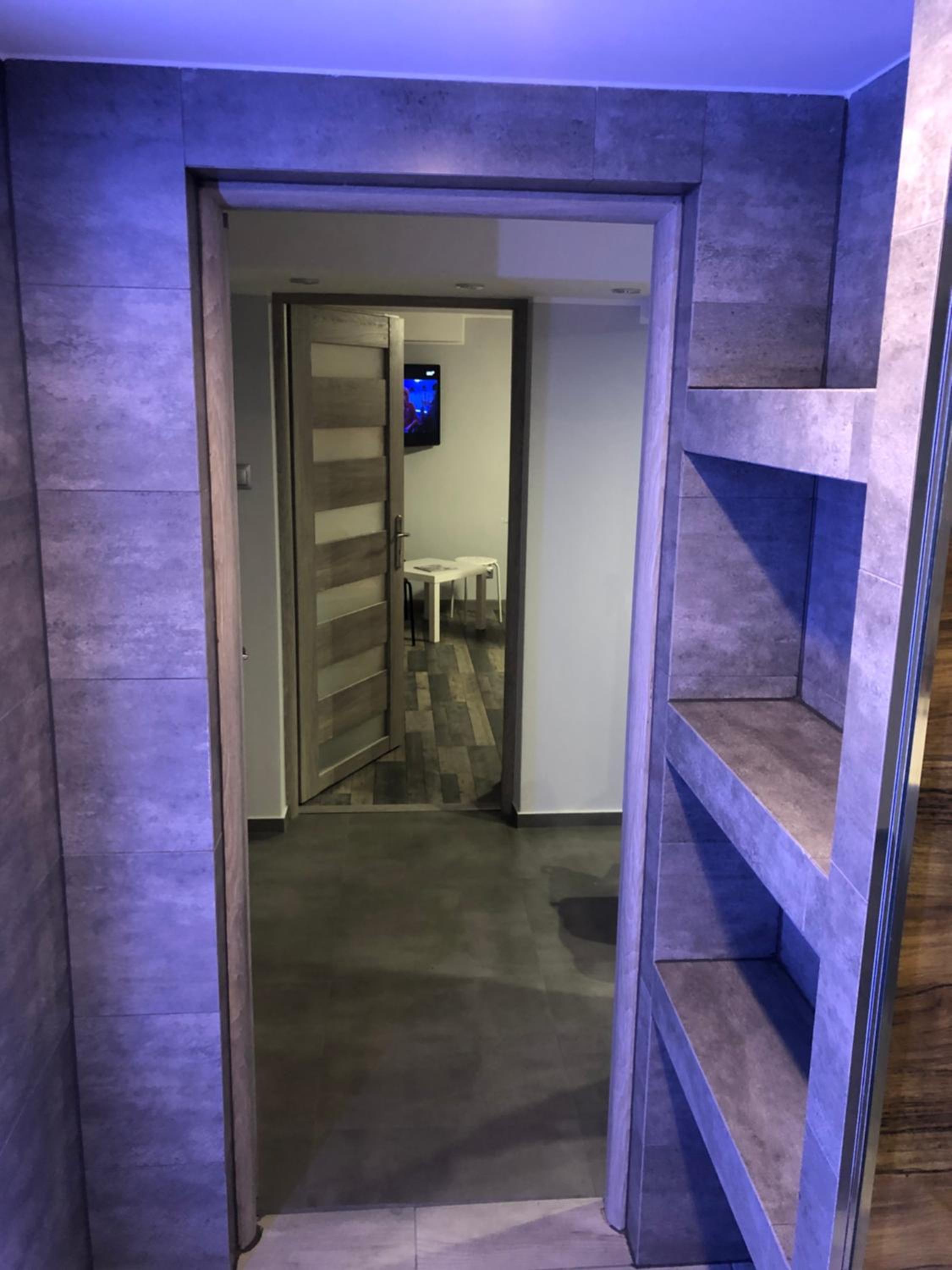One-Bedroom Apartment - Photo 11