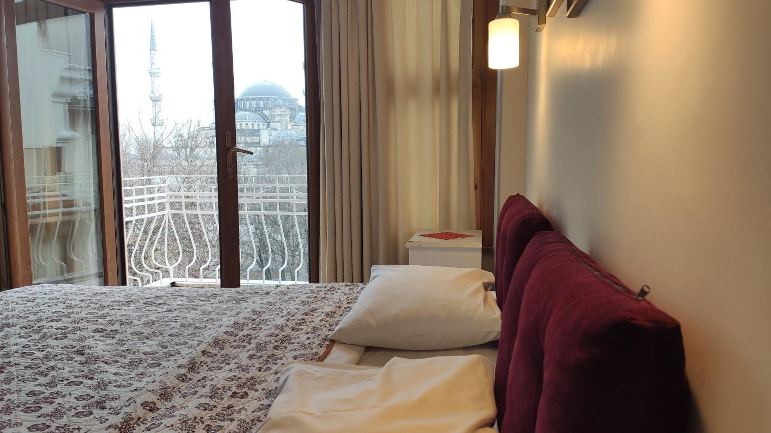 Deluxe Double Room with Balcony and Sea View photo 2