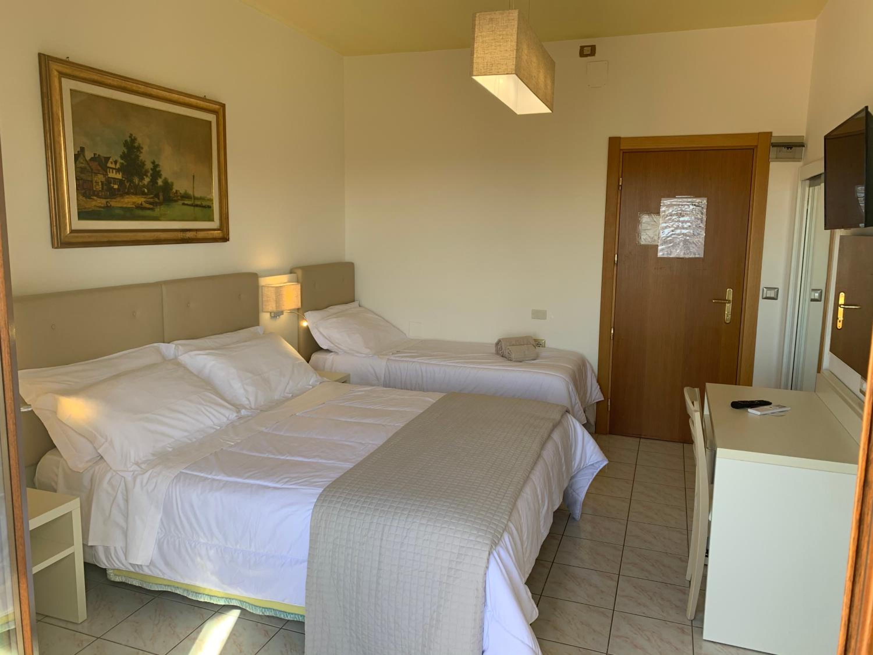 Standard Triple Room - Photo 1