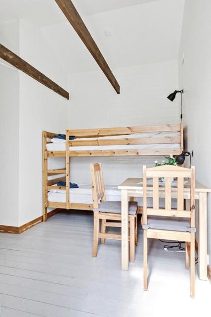 Quadruple Room with Private Bathroom - Photo 2