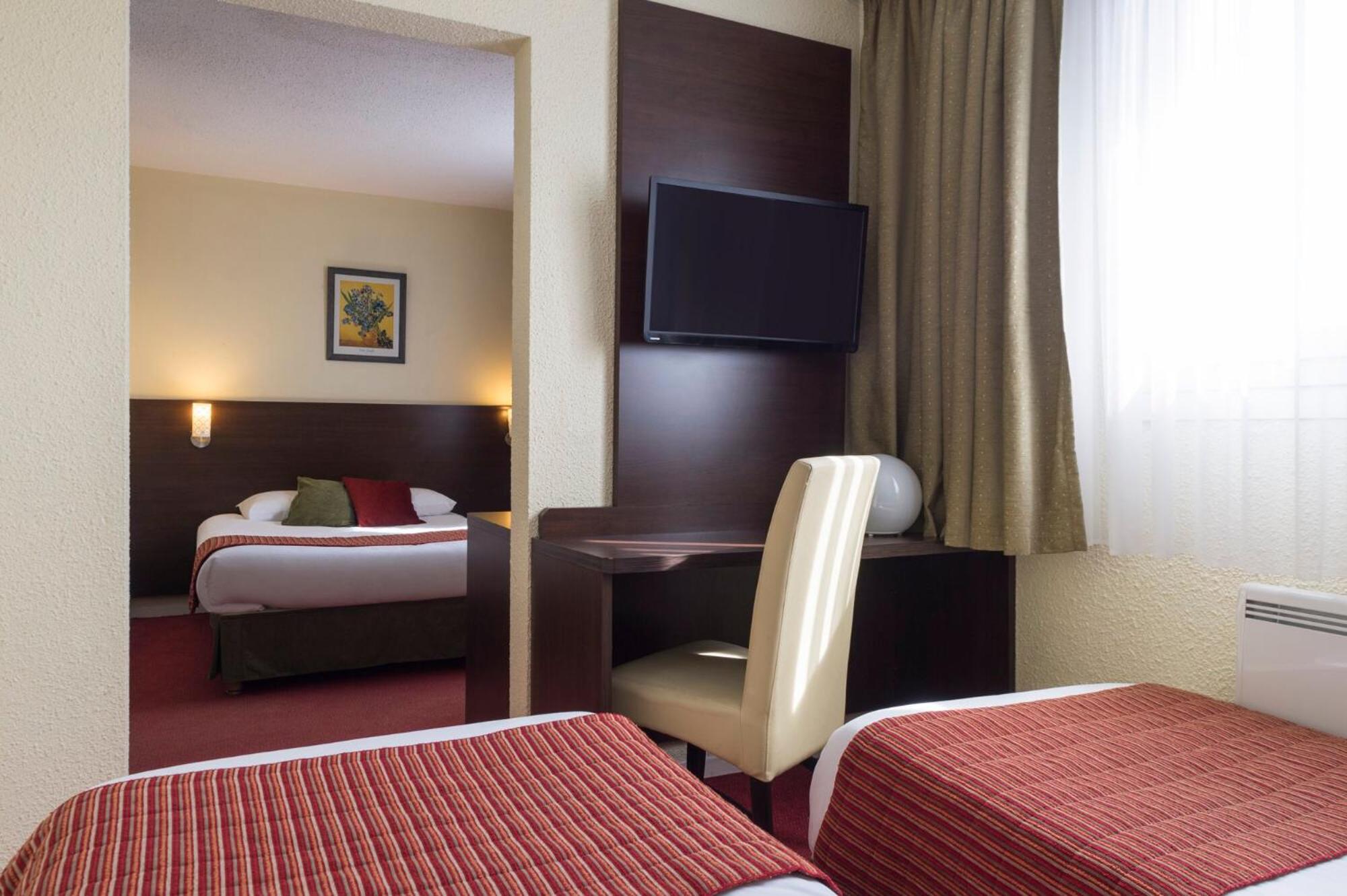 Quadruple Room - Photo 9