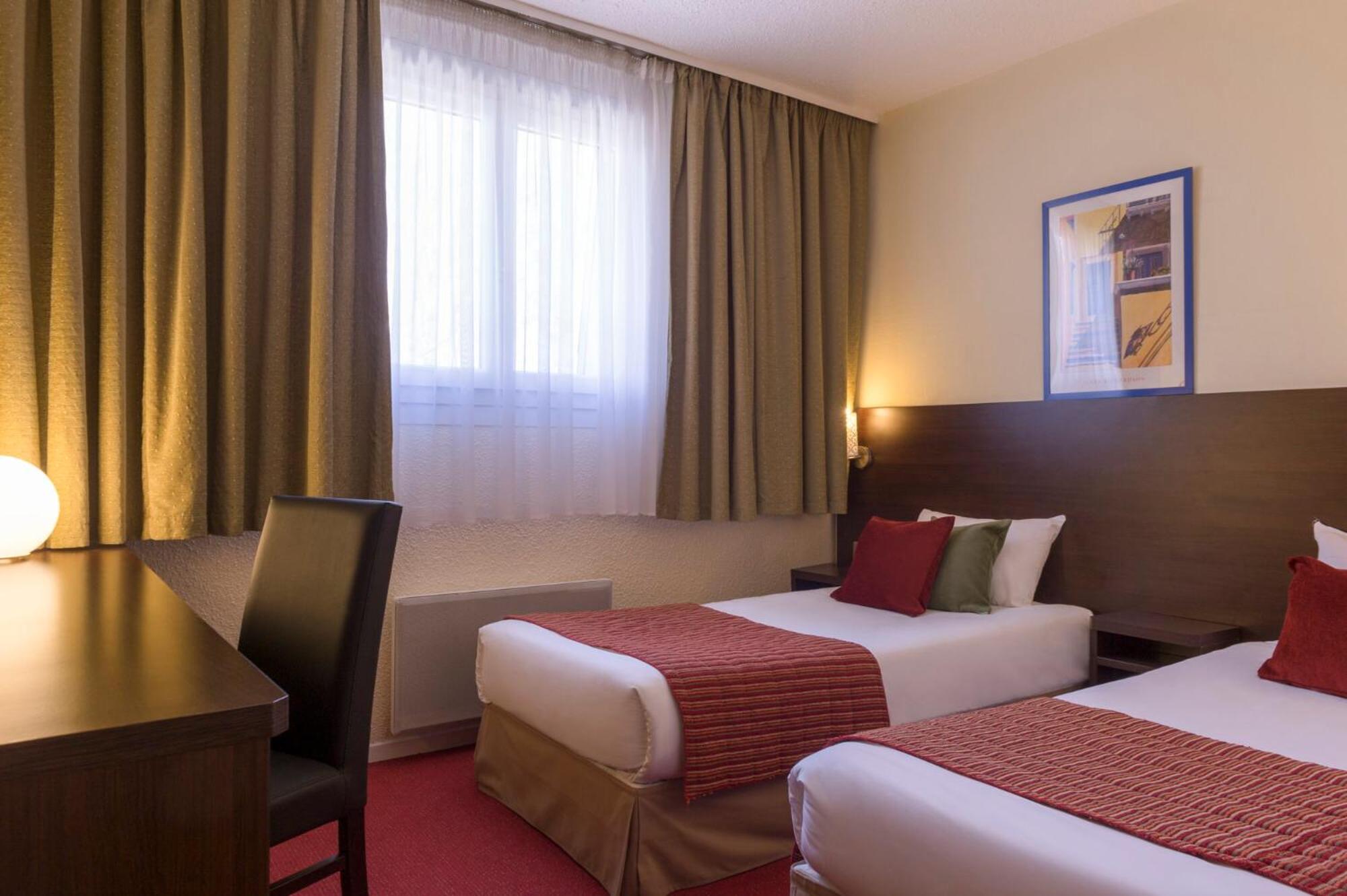 Standard Twin Room - Photo 1
