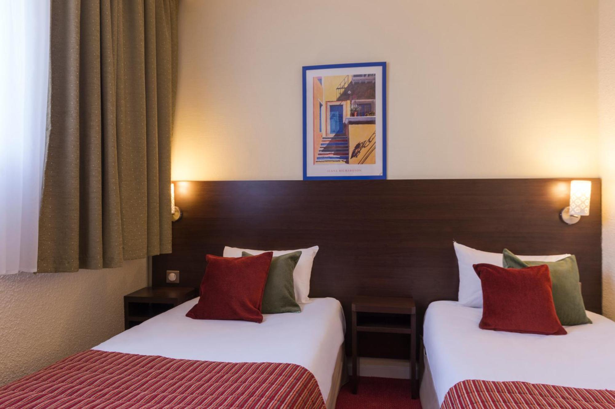 Standard Twin Room - Photo 5