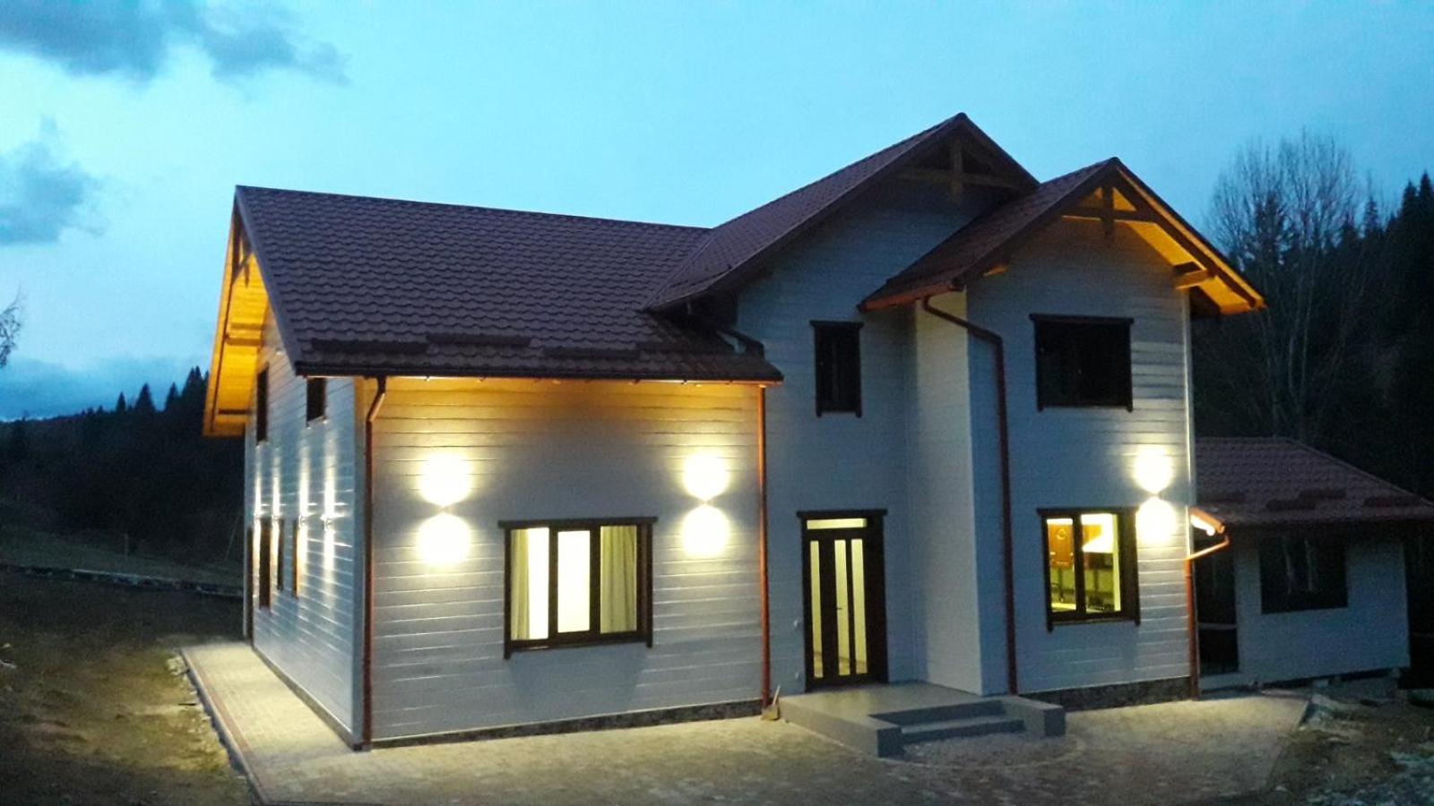 Five-Bedroom House photo 1