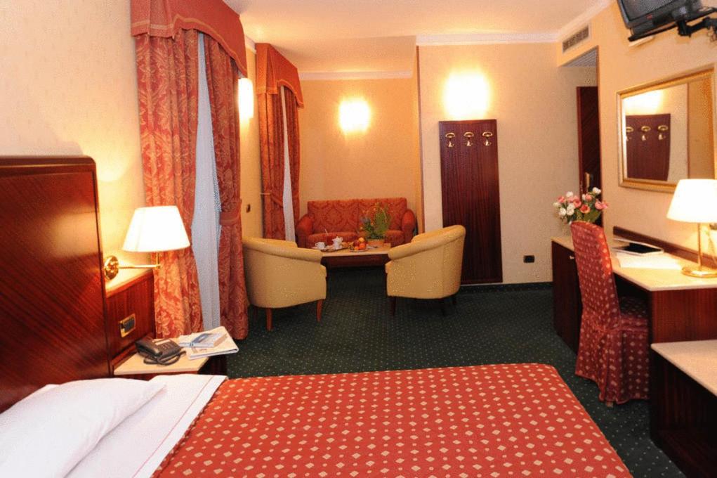 Standard Twin Room - Photo 2