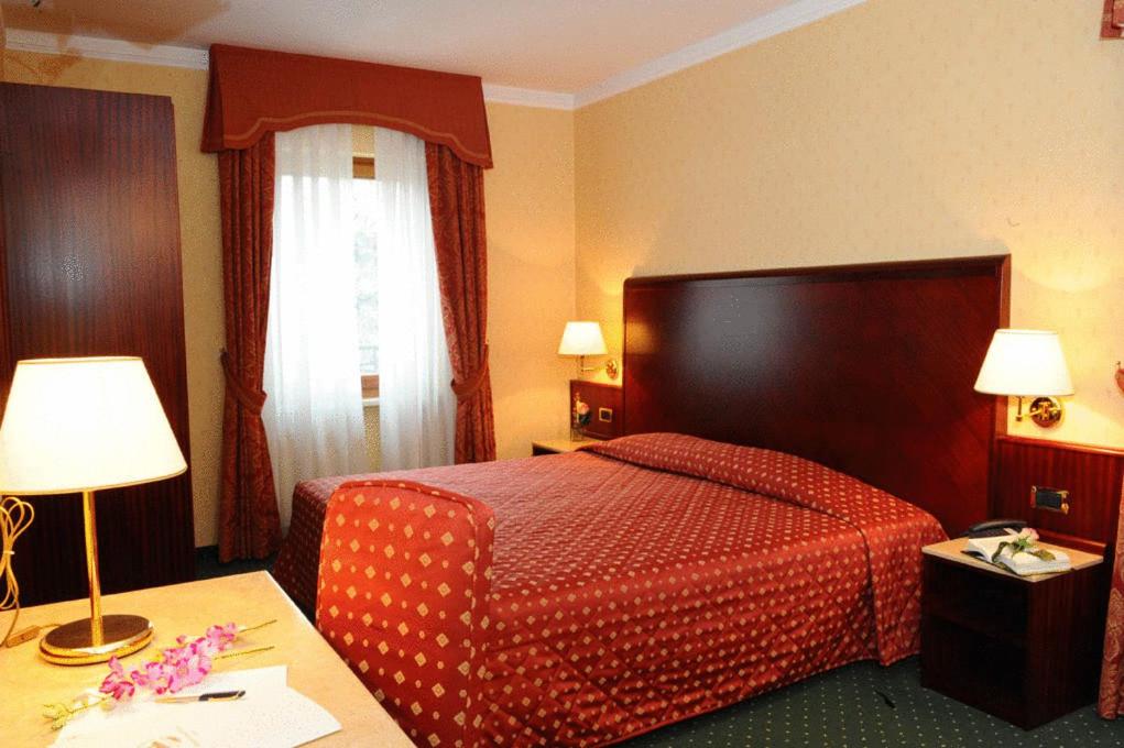 Standard Twin Room - Photo 7