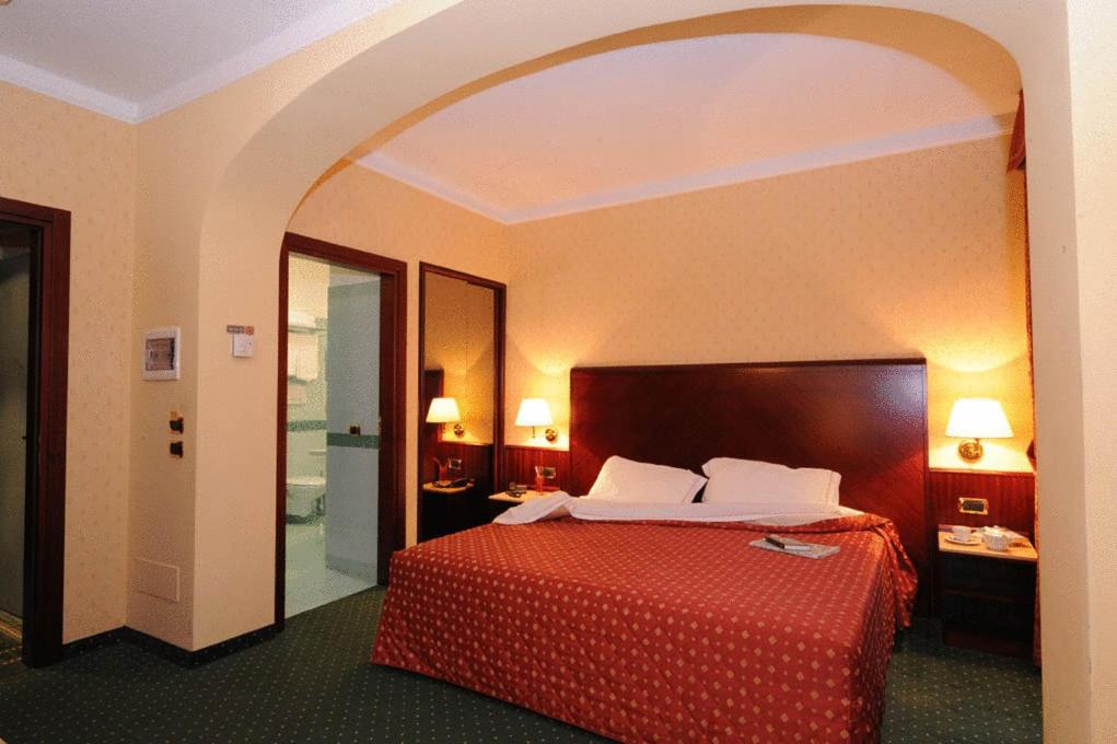 Standard Twin Room - Photo 10